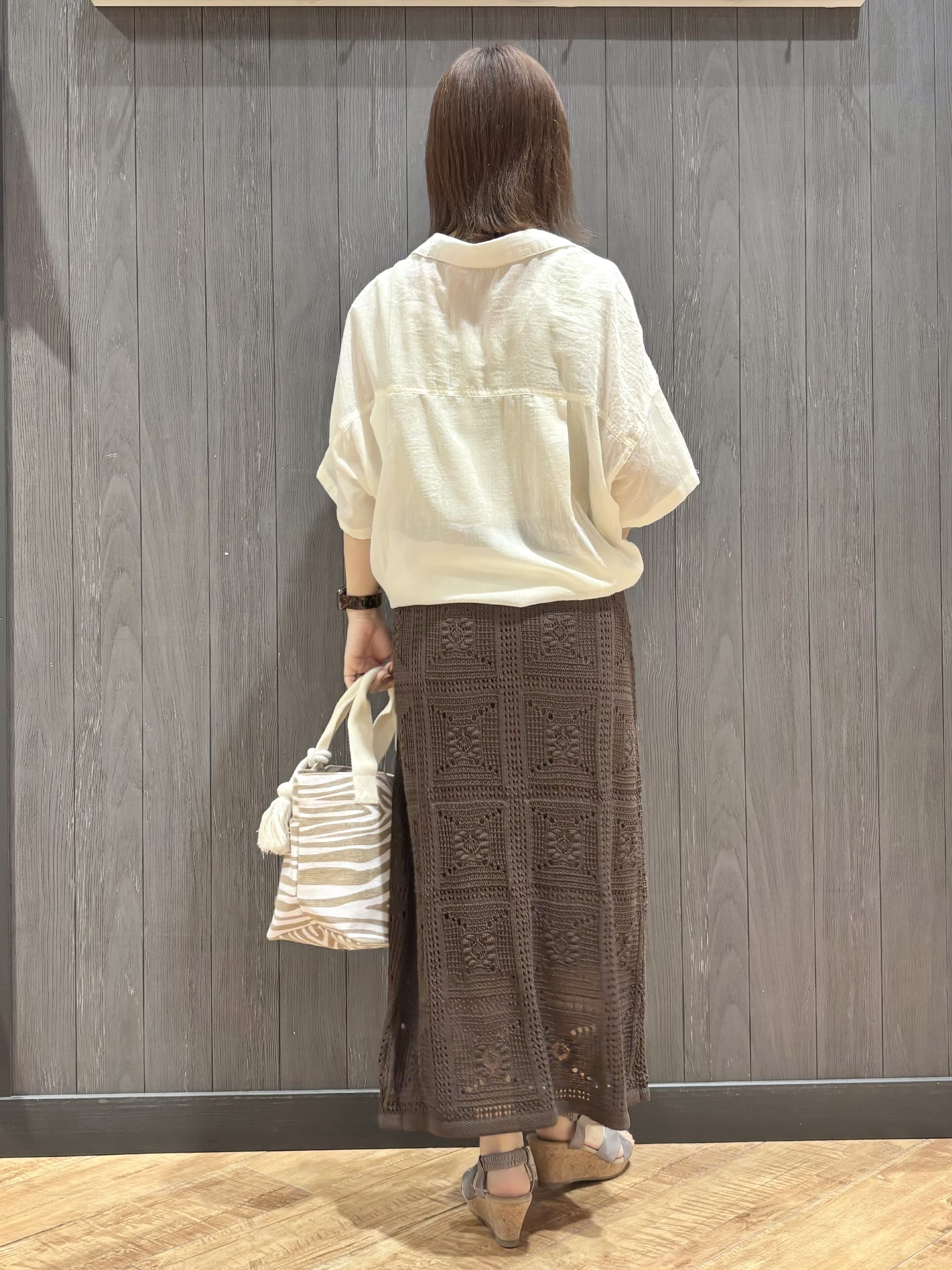 meiさんの「SHOO･LA･RUE｜ヒップがすっぽり隠れる やわらか5分袖シアーシャツ」を使ったコーディネート