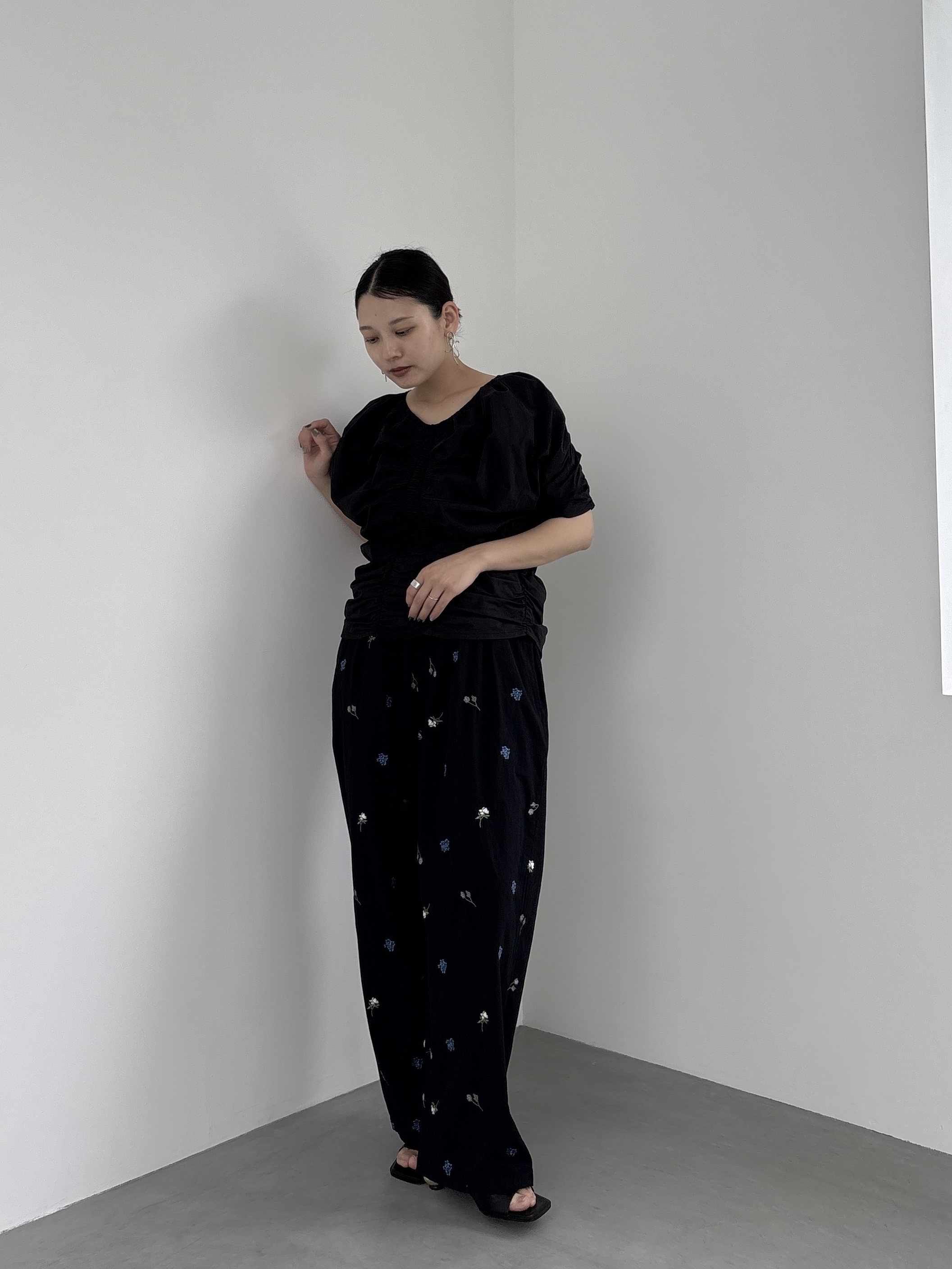 ayanoさんの「INDIVI｜シャーリングオフショルブラウス」を使ったコーディネート