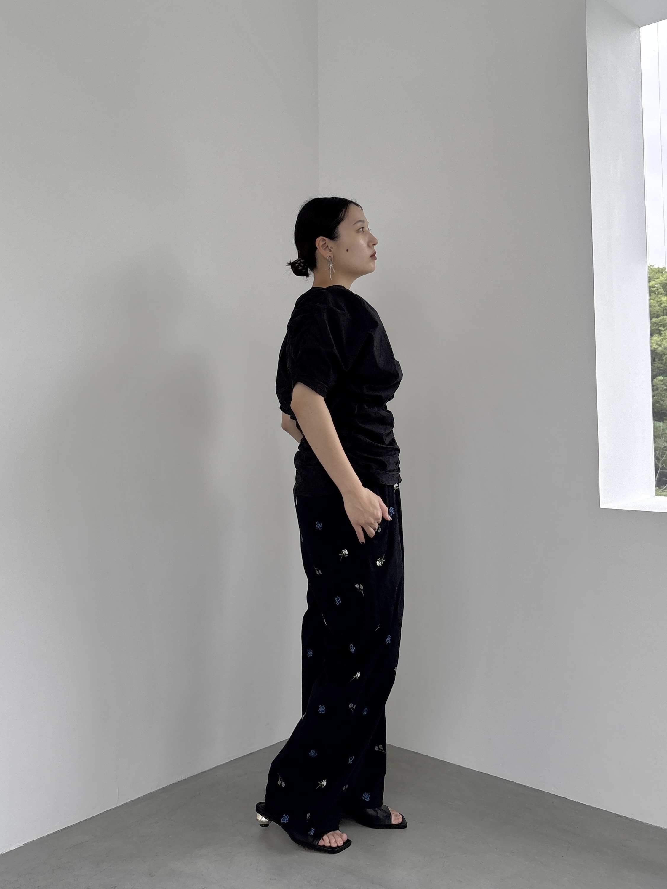 ayanoさんの「INDIVI｜シャーリングオフショルブラウス」を使ったコーディネート