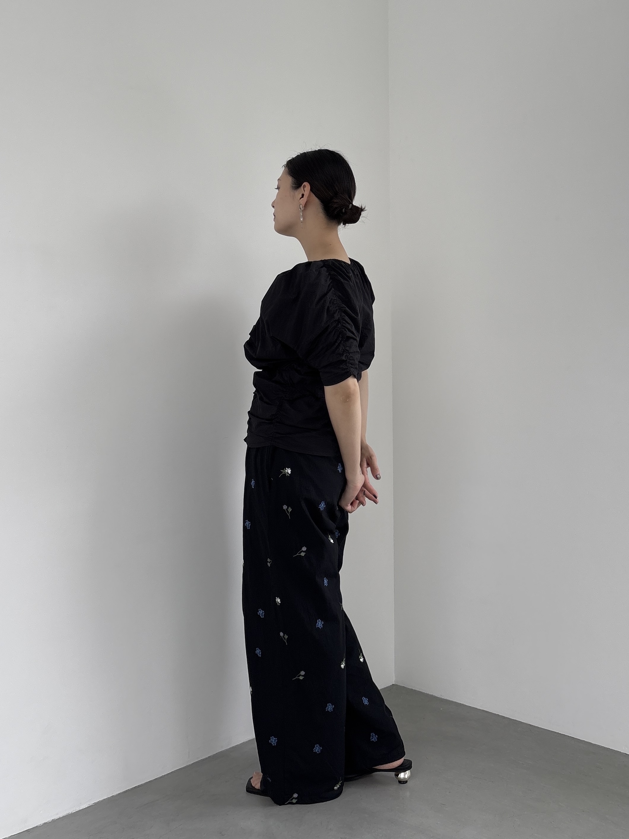 ayanoさんの「INDIVI｜シャーリングオフショルブラウス」を使ったコーディネート