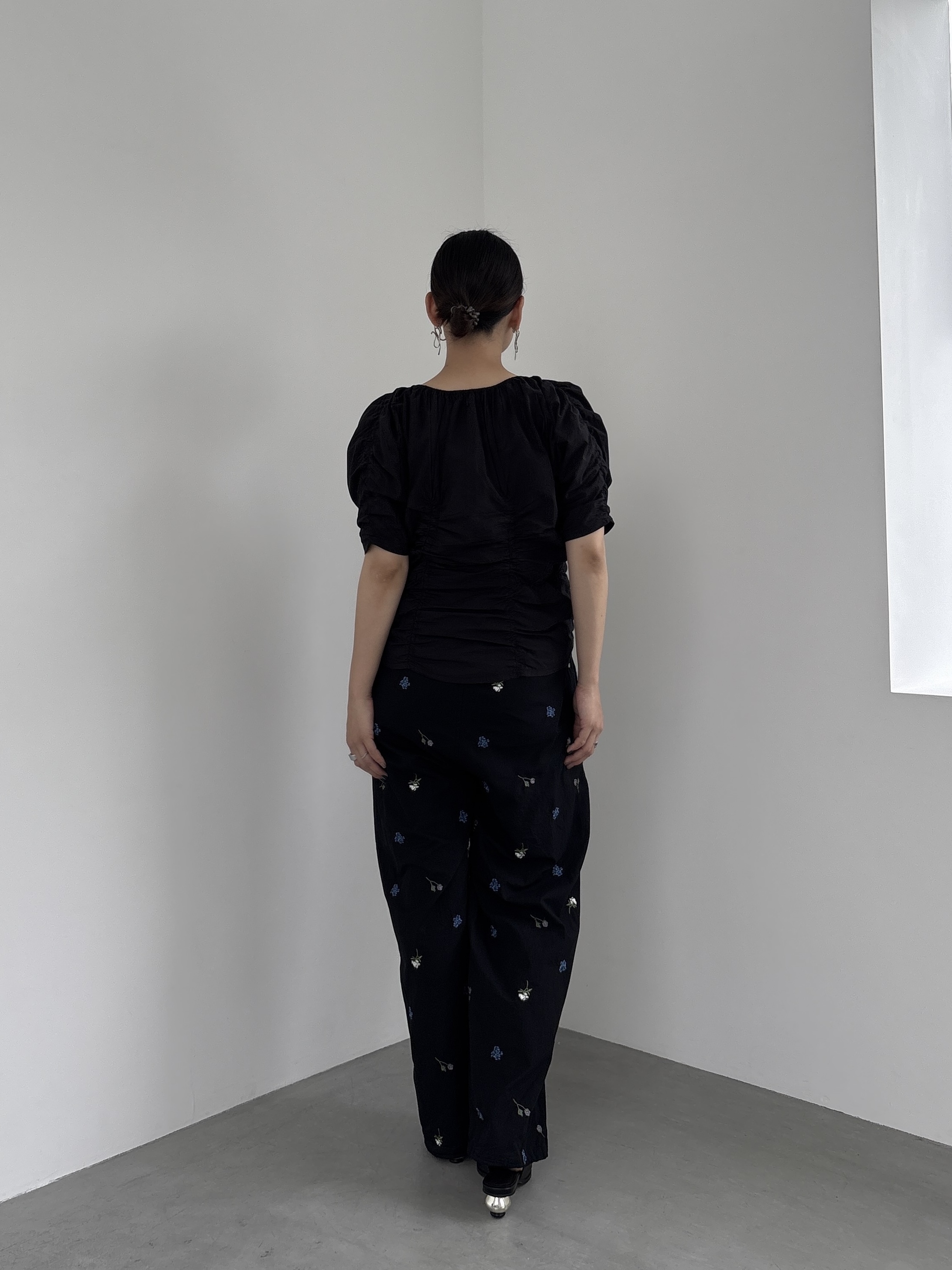 ayanoさんの「INDIVI｜シャーリングオフショルブラウス」を使ったコーディネート