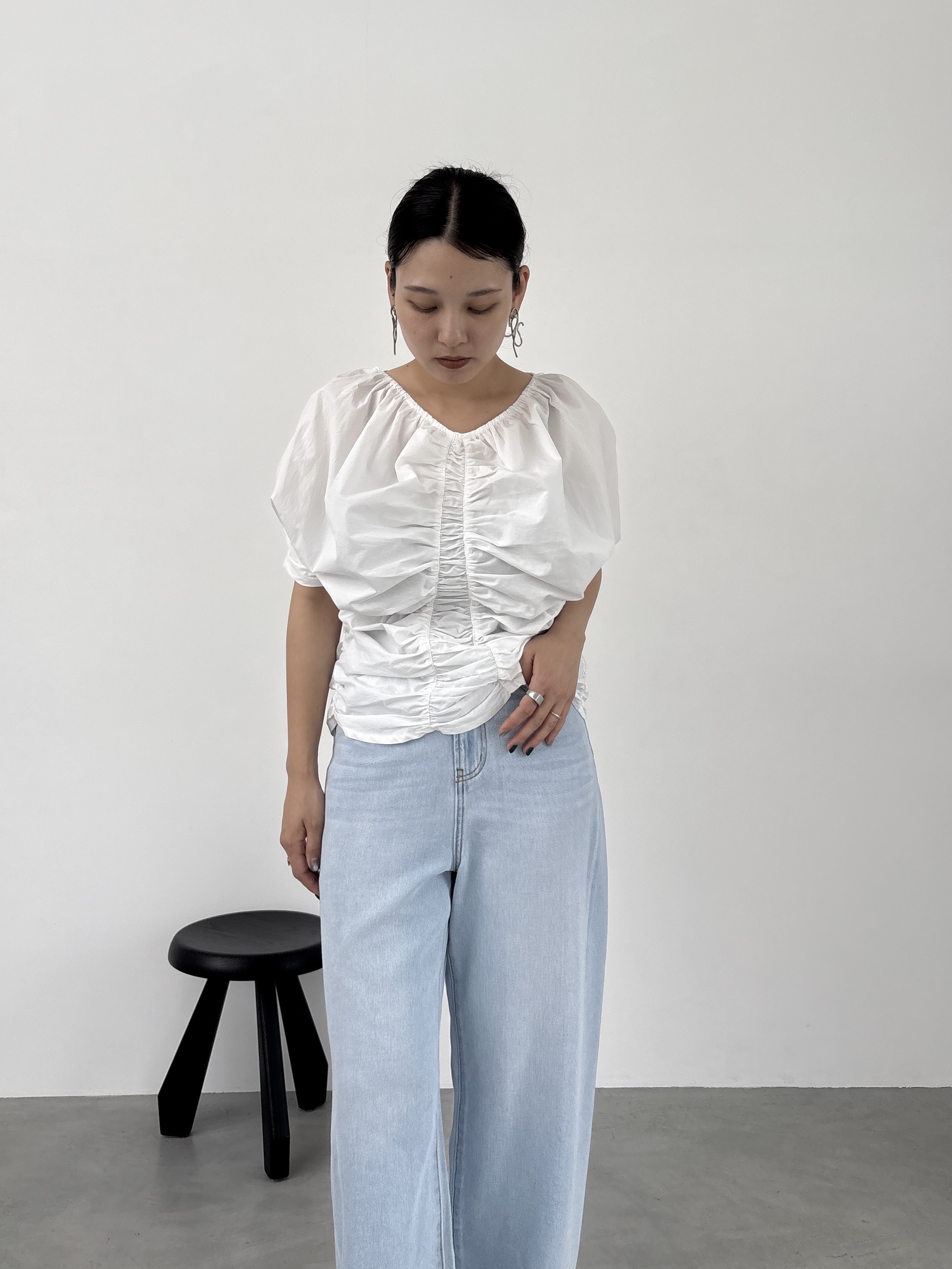 ayanoさんの「INDIVI｜シャーリングオフショルブラウス」を使ったコーディネート