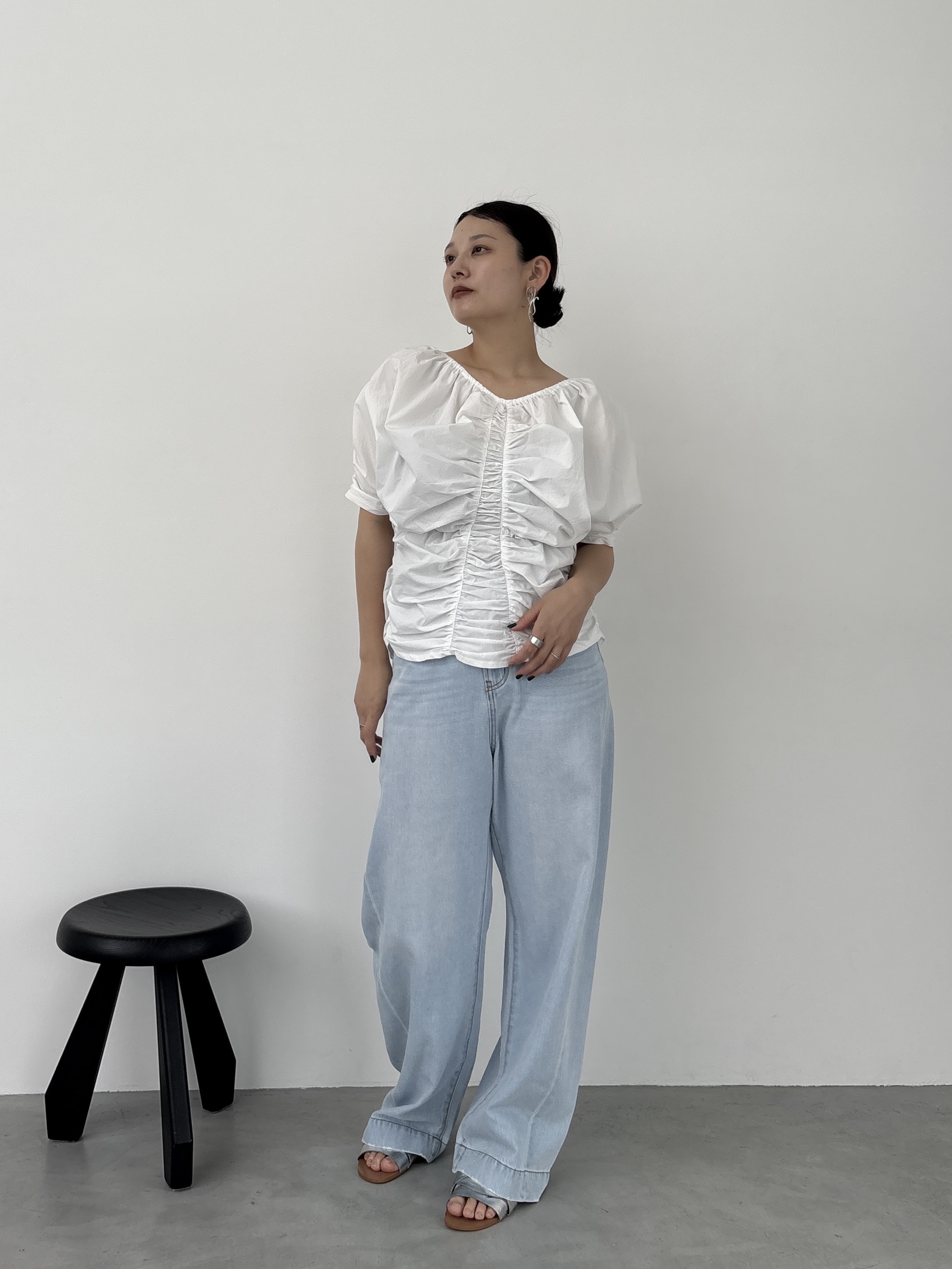 ayanoさんの「INDIVI｜シャーリングオフショルブラウス」を使ったコーディネート