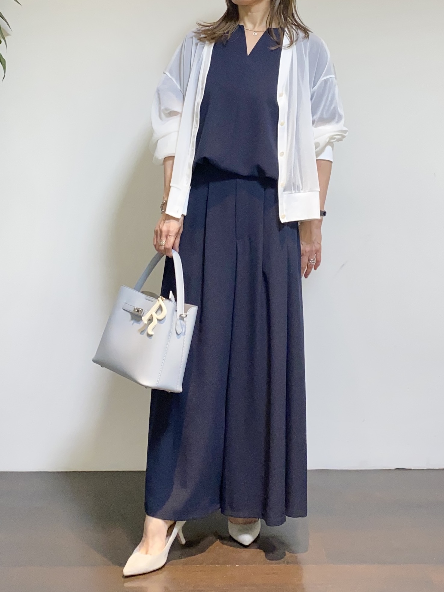 tomoさんの「UNTITLED｜【7色展開/ゆったり/ショート丈】シアートリコットカーディガン」を使ったコーディネート