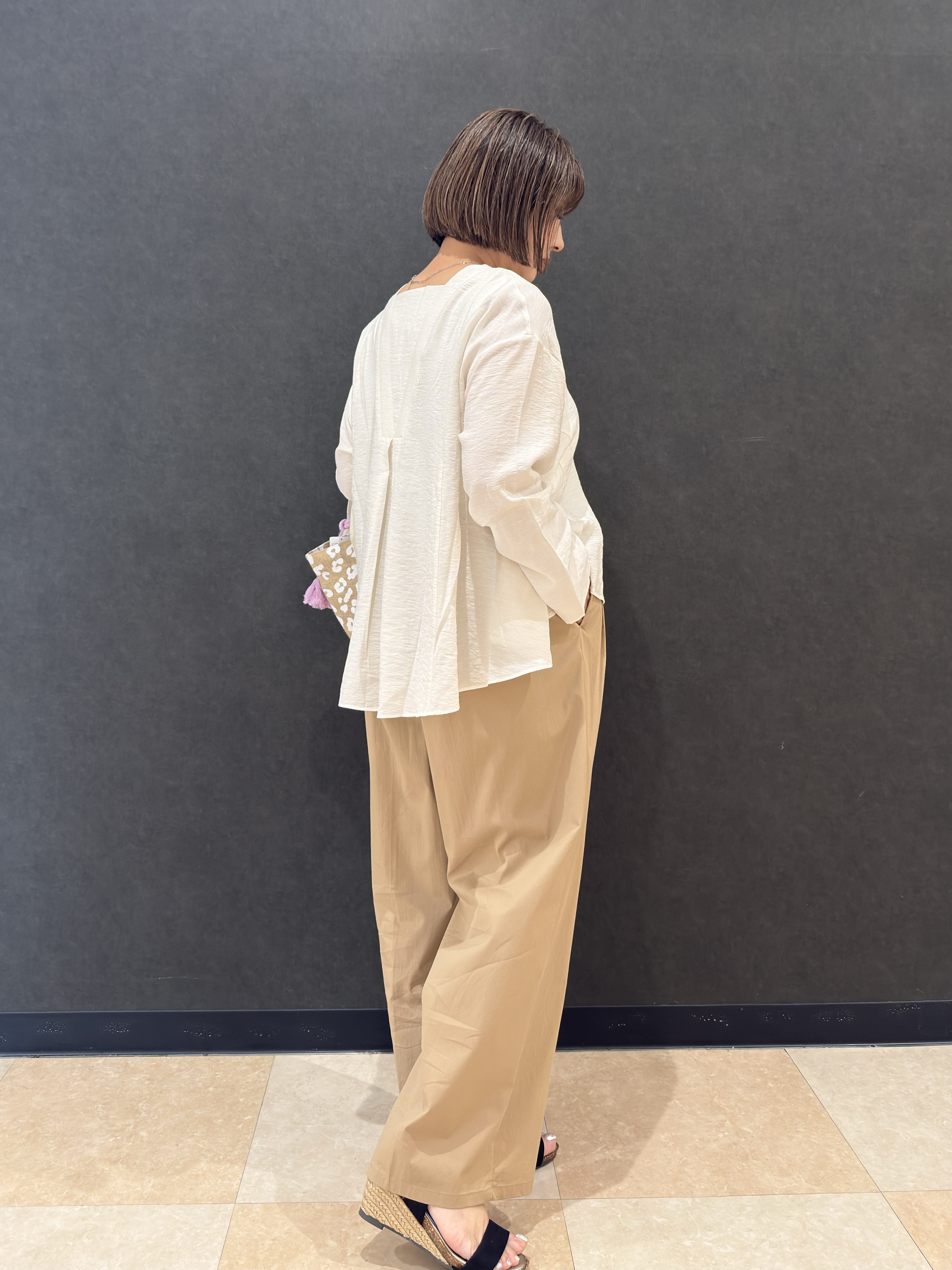 Megさんの「SHOO･LA･RUE｜【洗濯機可/S-LL】お顔周りすっきり 大人のシアーシャツカーディガン」を使ったコーディネート