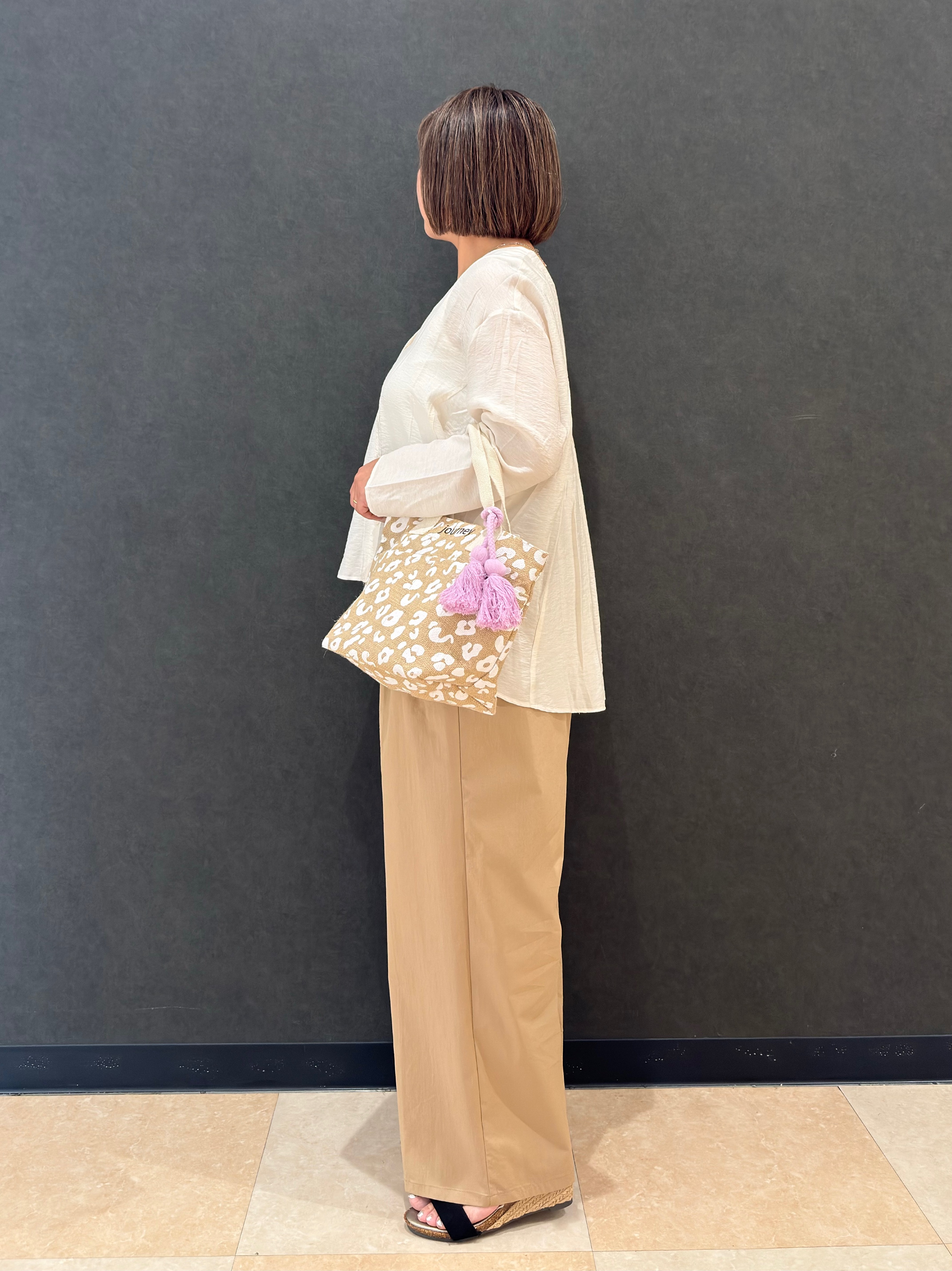 Megさんの「SHOO･LA･RUE｜【洗濯機可/S-LL】お顔周りすっきり 大人のシアーシャツカーディガン」を使ったコーディネート