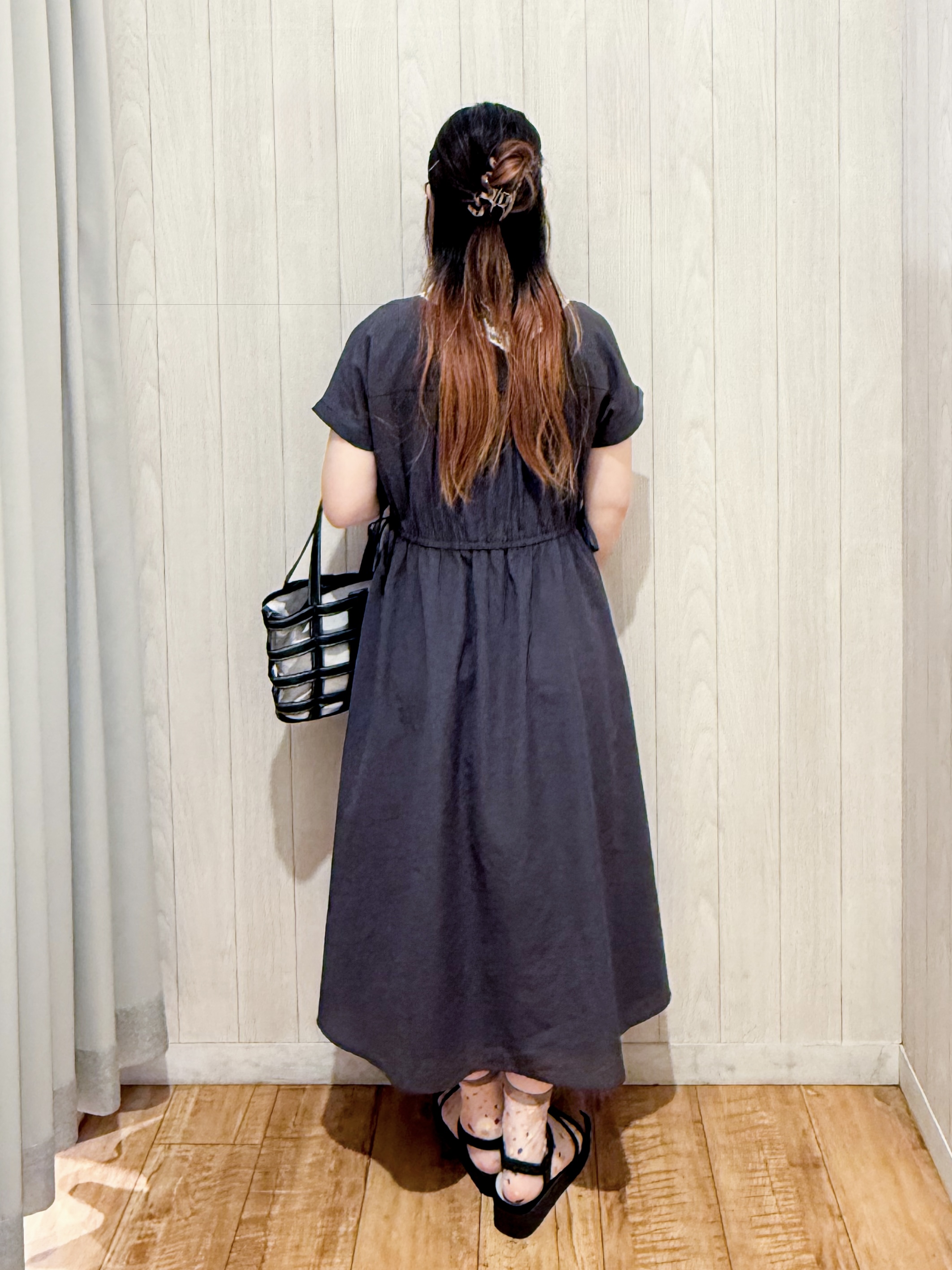 愛さんの「SHOO･LA･RUE｜【S-LL/UV/吸水速乾/洗濯機可】通気性〇 ギャザーリボンワンピース」を使ったコーディネート