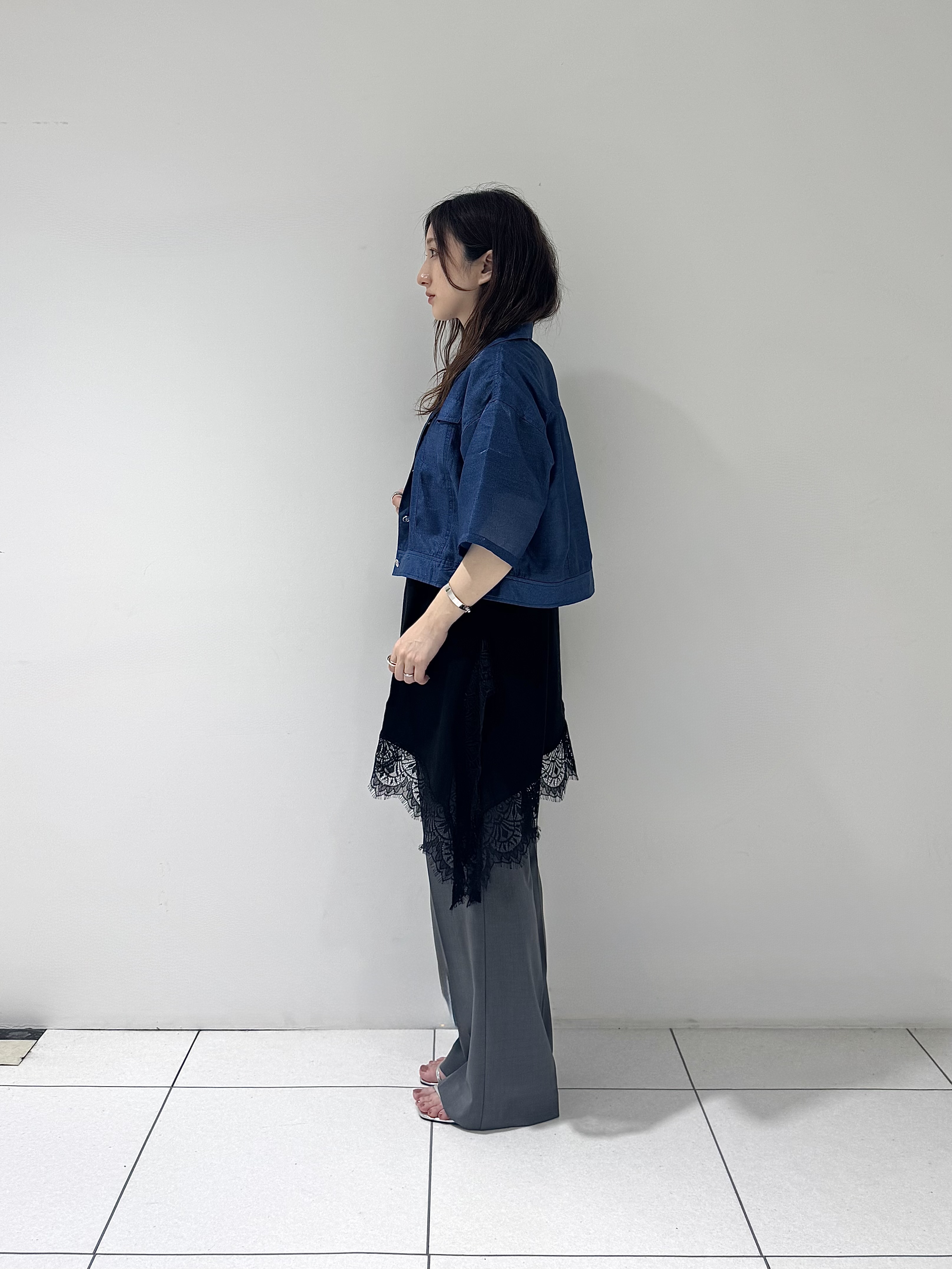 そんさんの「INDIVI｜デニムプリントシアーシャツ【接触冷感】」を使ったコーディネート