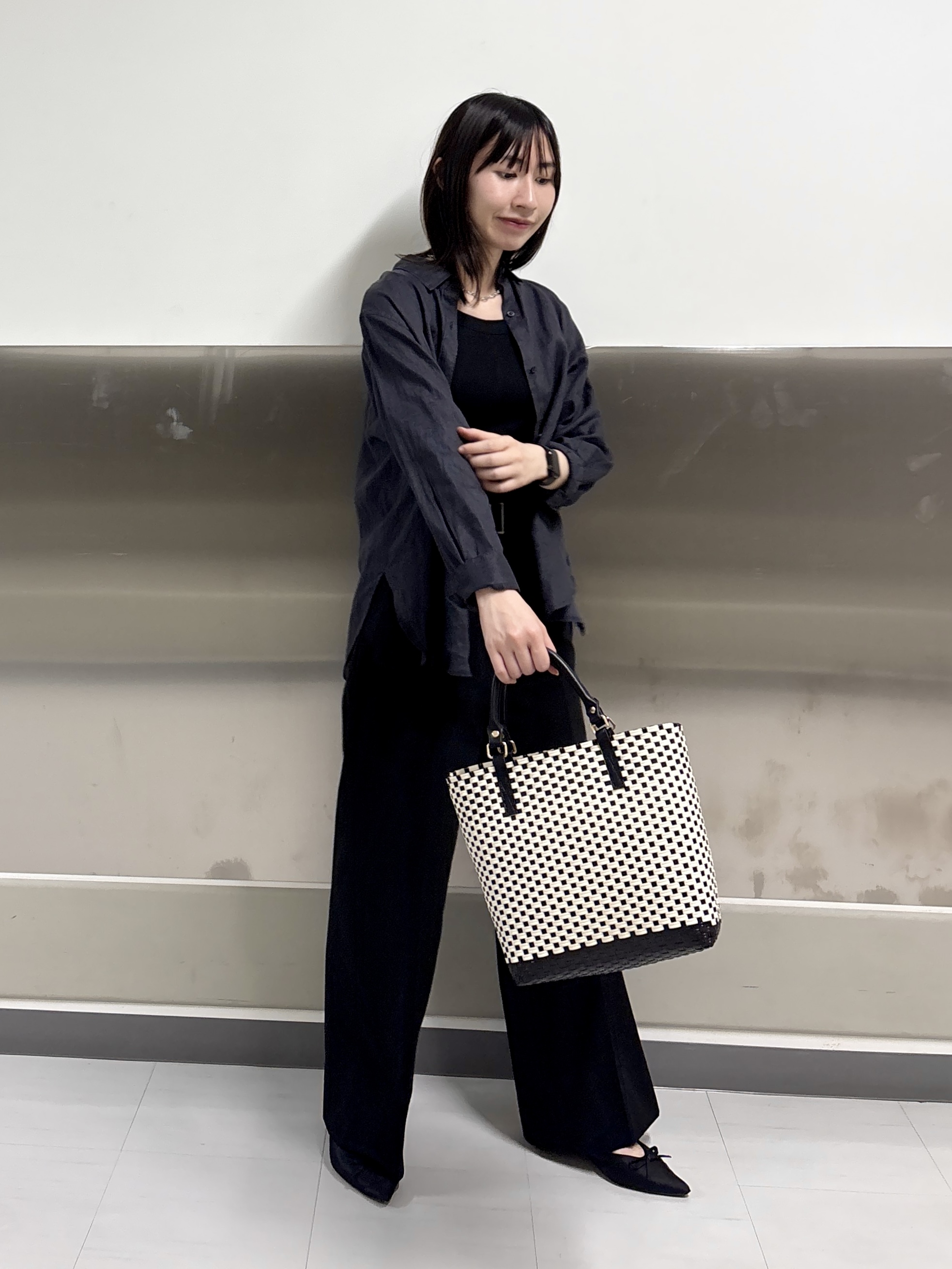 Yoshimiさんの「INDIVI｜【接触冷感／2WAY】カシュクールリネンシャツ」を使ったコーディネート