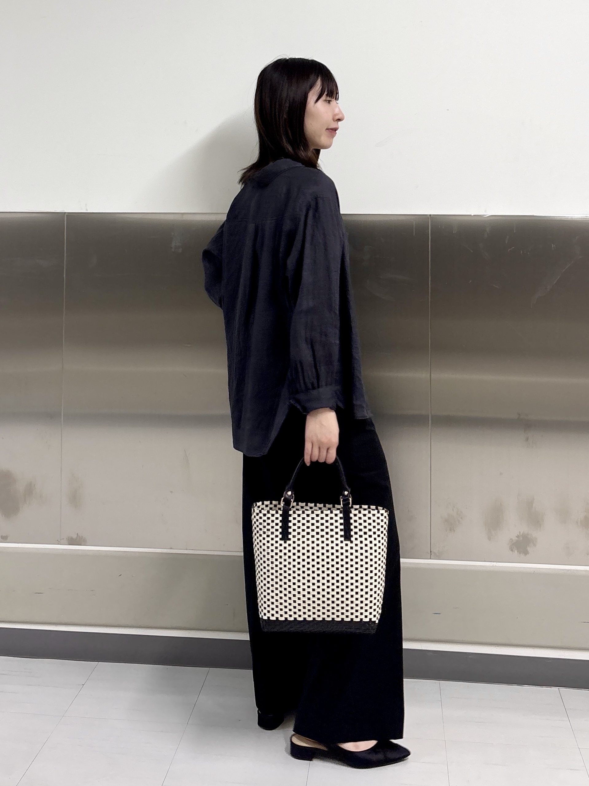 Yoshimiさんの「INDIVI｜【接触冷感／2WAY】カシュクールリネンシャツ」を使ったコーディネート