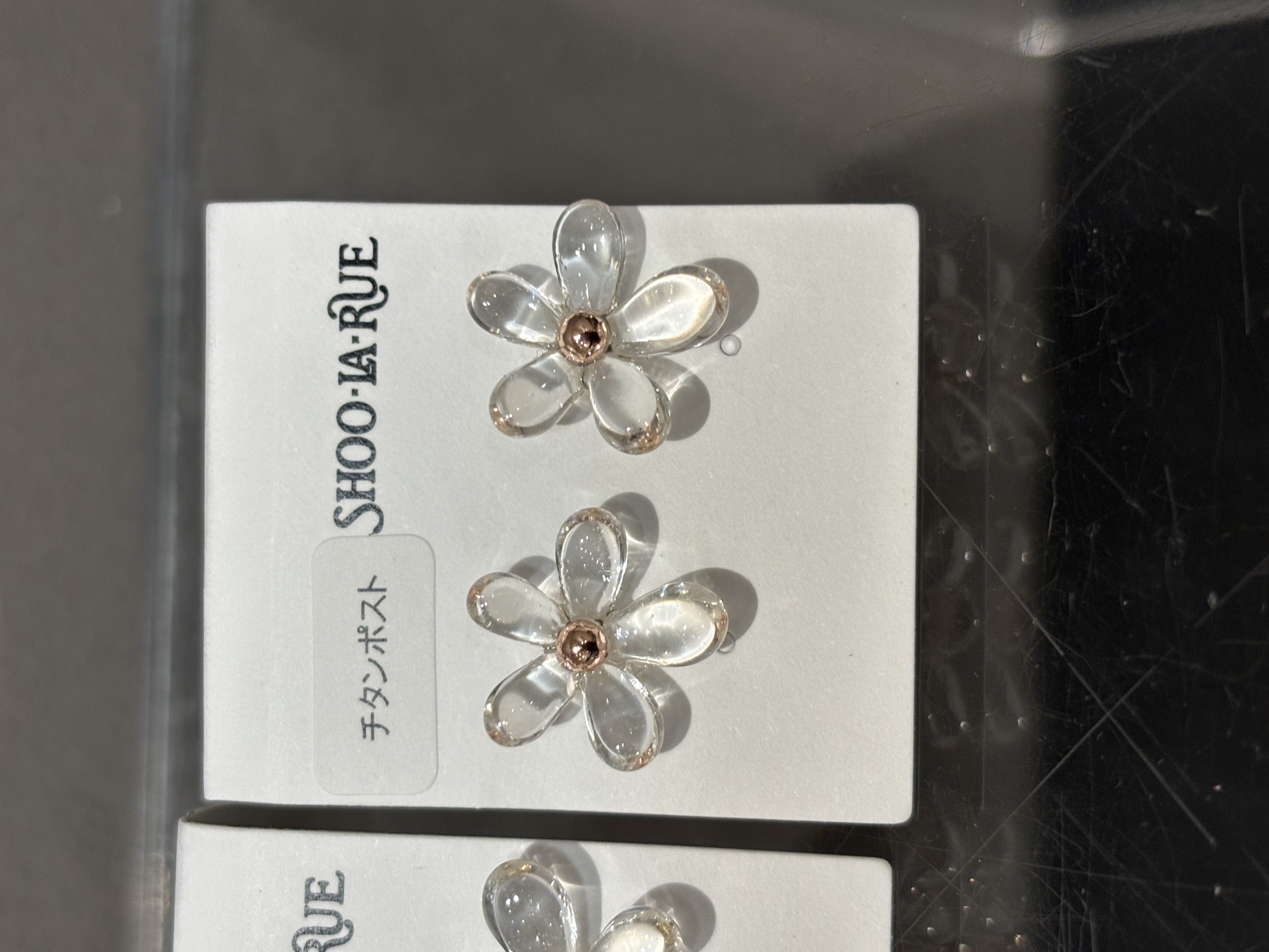 yamaさんの「SHOO･LA･RUE｜クリアフラワーピアス」を使ったコーディネート