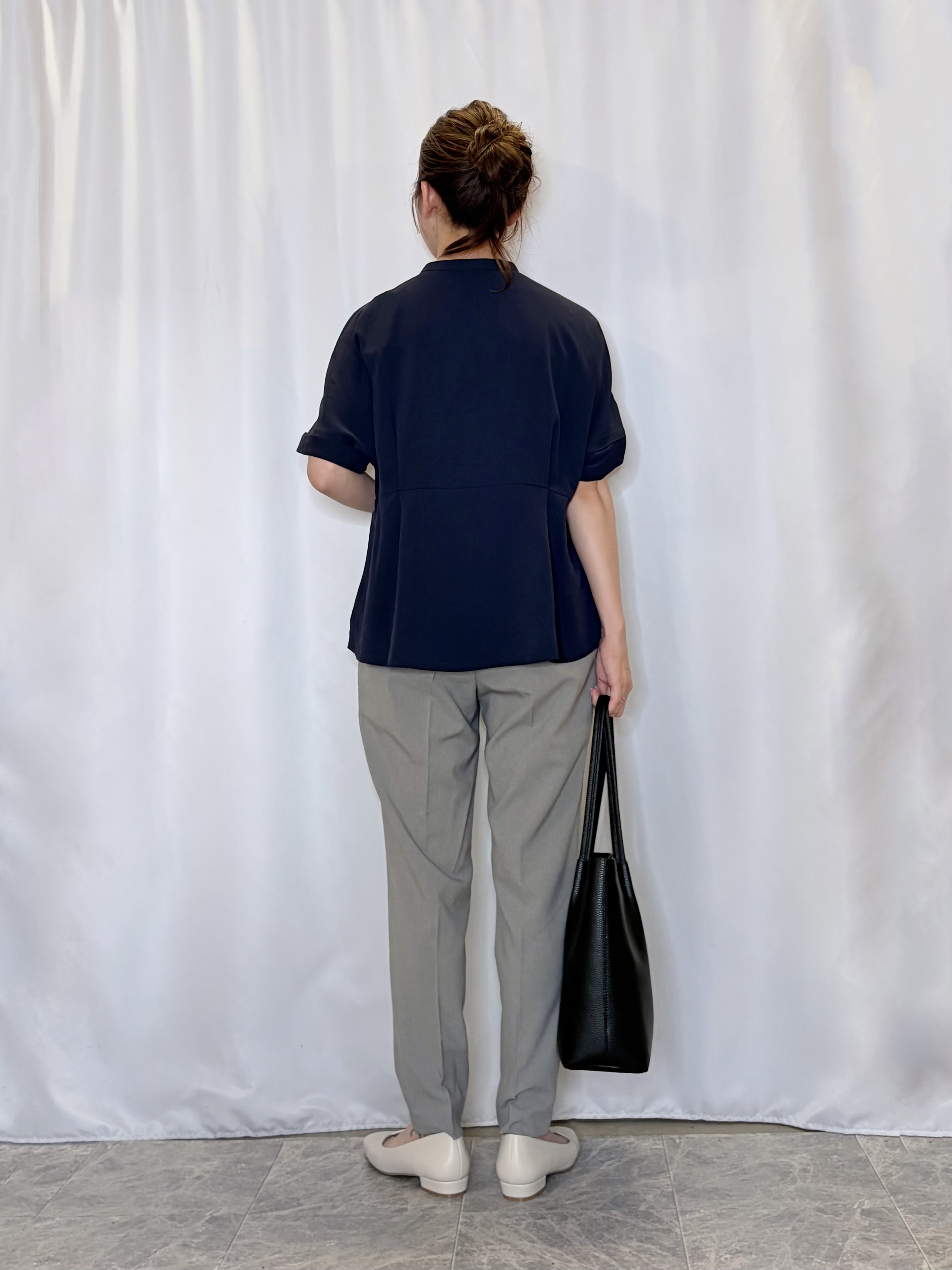 おうめさんの「SHOO･LA･RUE｜【UV/通勤】洗濯後しわになりにくい インしない ウエストタックペプラムブラウス」を使ったコーディネート