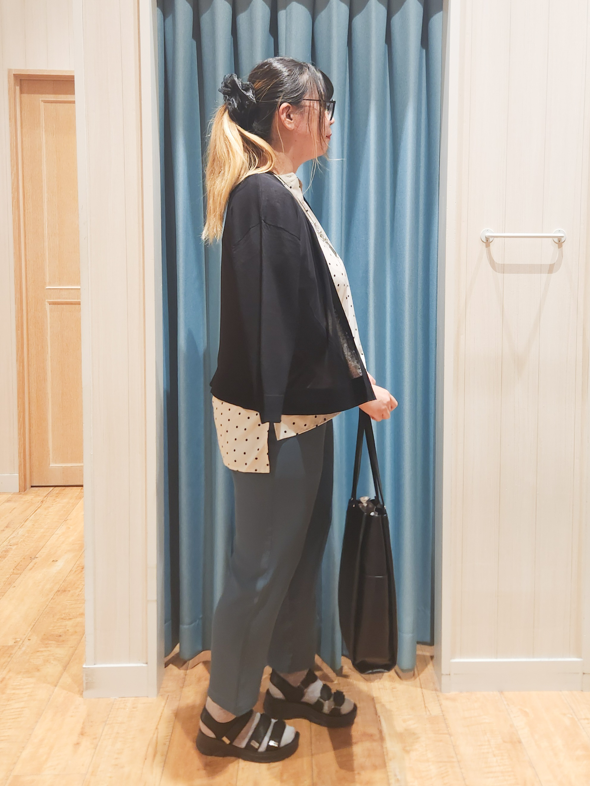 れーやんさんの「SHOO･LA･RUE｜【洗濯機可/S-LL】オンにもオフにも マルチに使えるボタンレスカーディガン」を使ったコーディネート