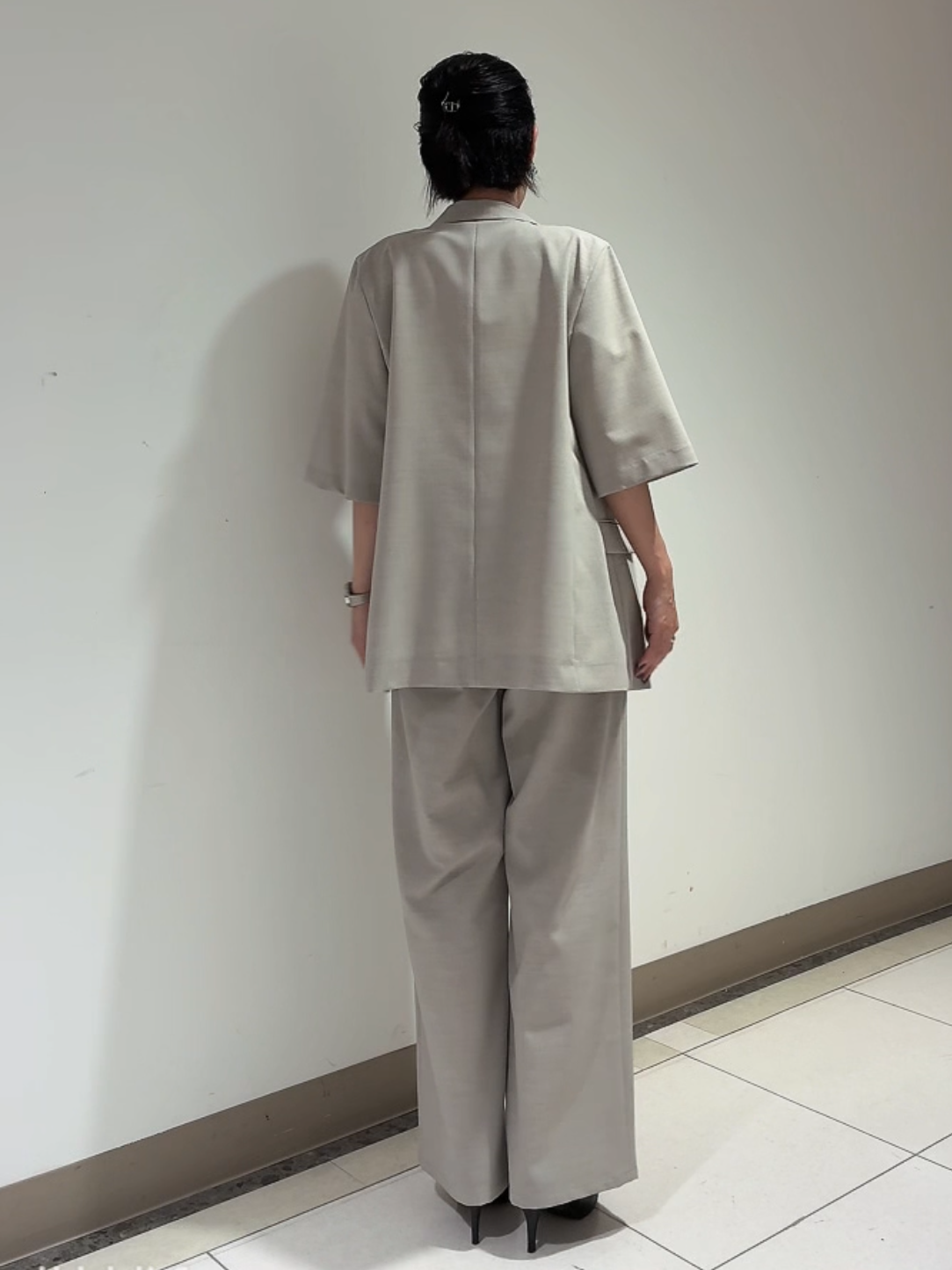 環さんの「UNTITLED｜【シワになりにくい/セットアップ可/接触冷感】ハーフスリーブジャケット」を使ったコーディネート