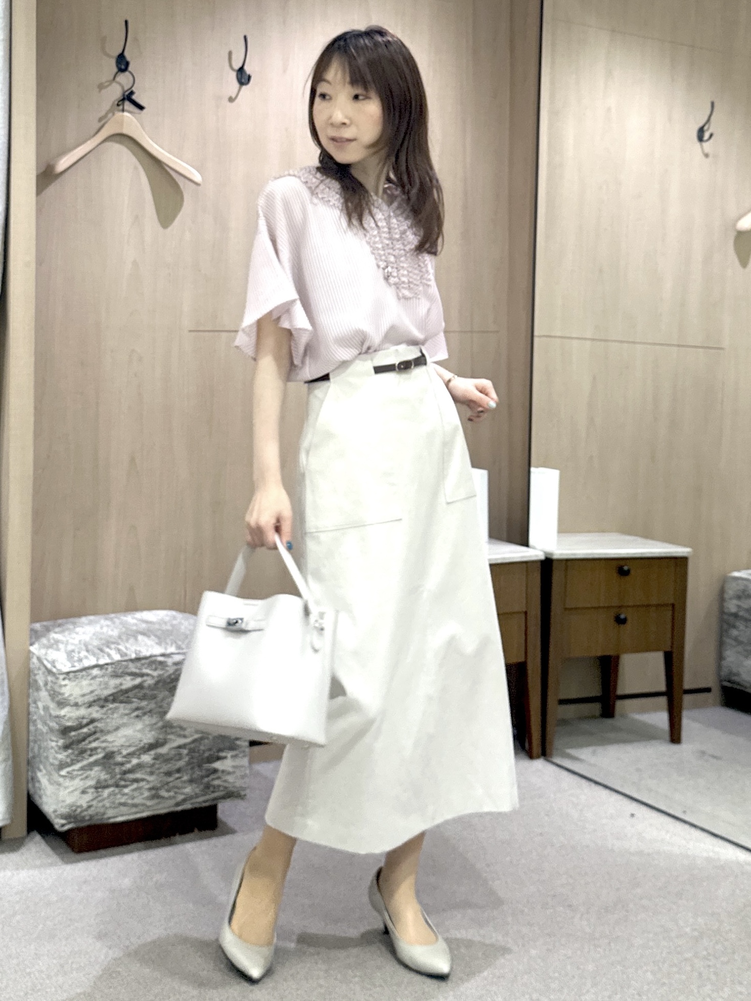 Miwaさんの「UNTITLED｜【接触冷感/通気性/洗える】Vネックフリルブラウス」を使ったコーディネート