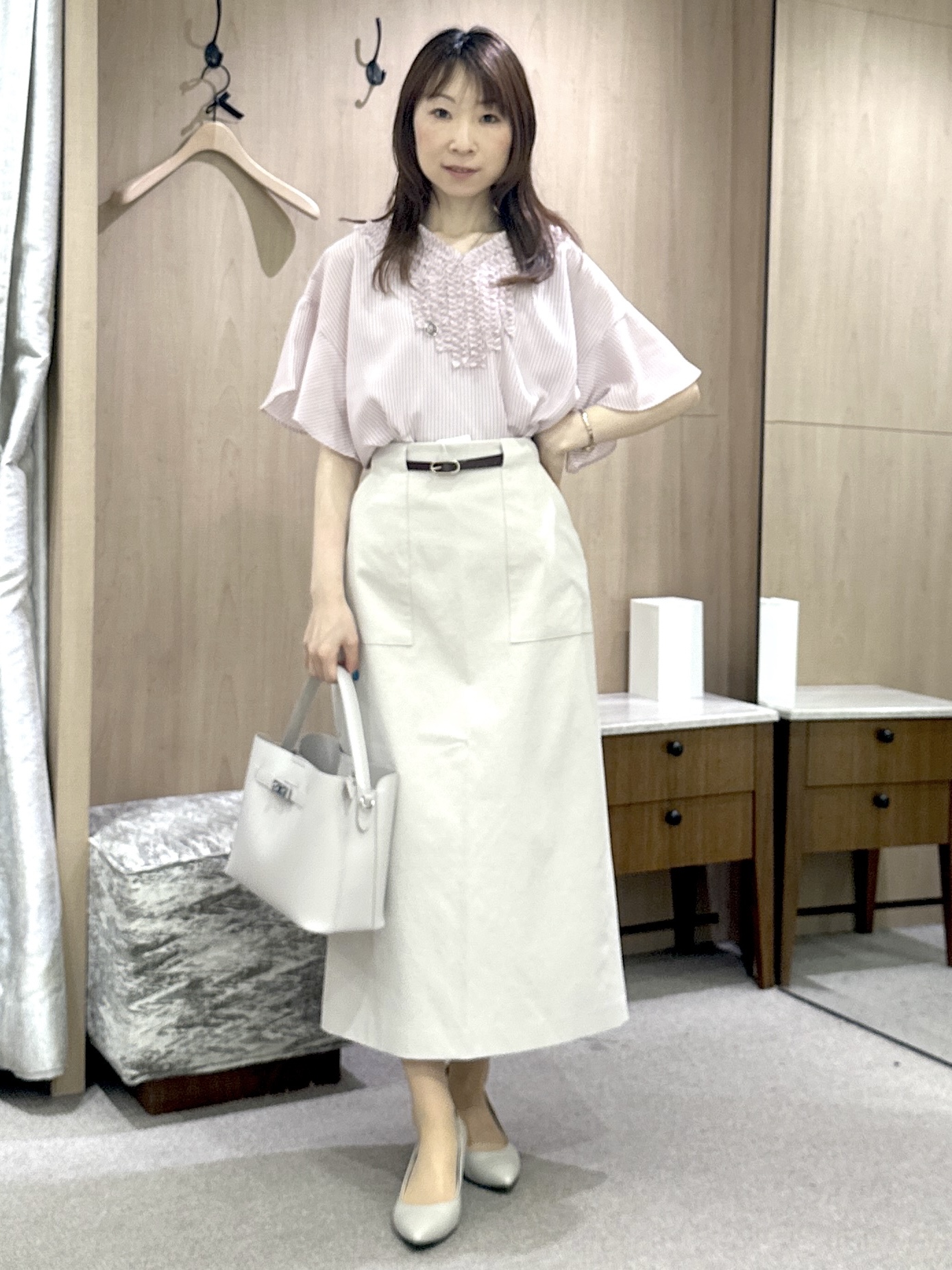 Miwaさんの「UNTITLED｜【接触冷感/通気性/洗える】Vネックフリルブラウス」を使ったコーディネート