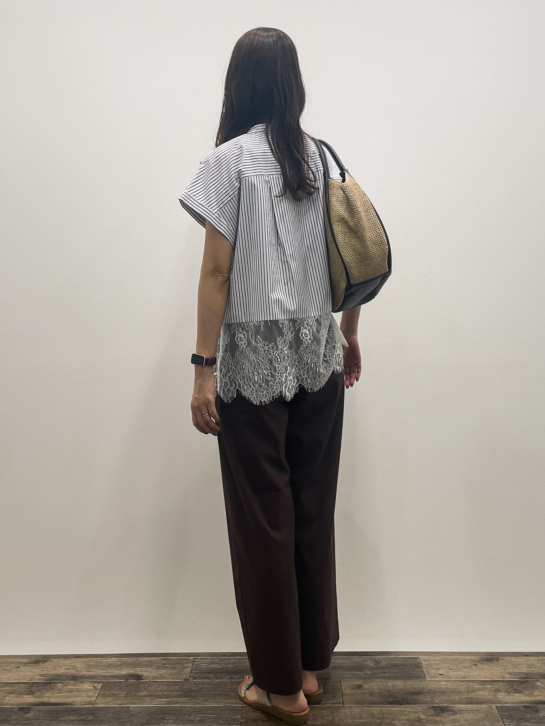 Aikoさんの「OPAQUE.CLIP｜裾レースフレンチスリーブブラウス【洗濯機OK】」を使ったコーディネート