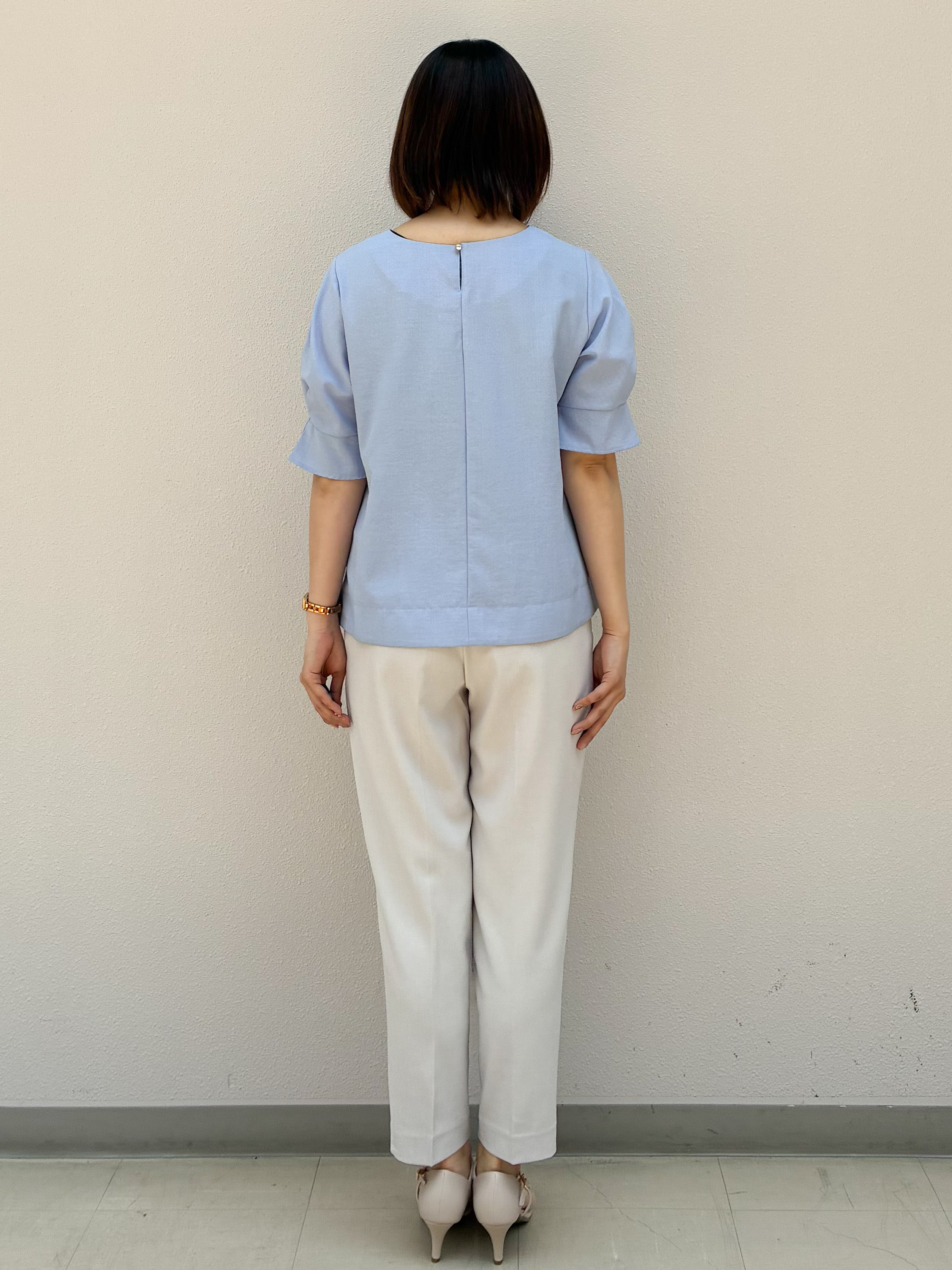mihaさんの「index｜【接触冷感／吸水速乾】タックパフスリーブブラウス《防シワ／洗濯機OK／XS～3L／8col》」を使ったコーディネート