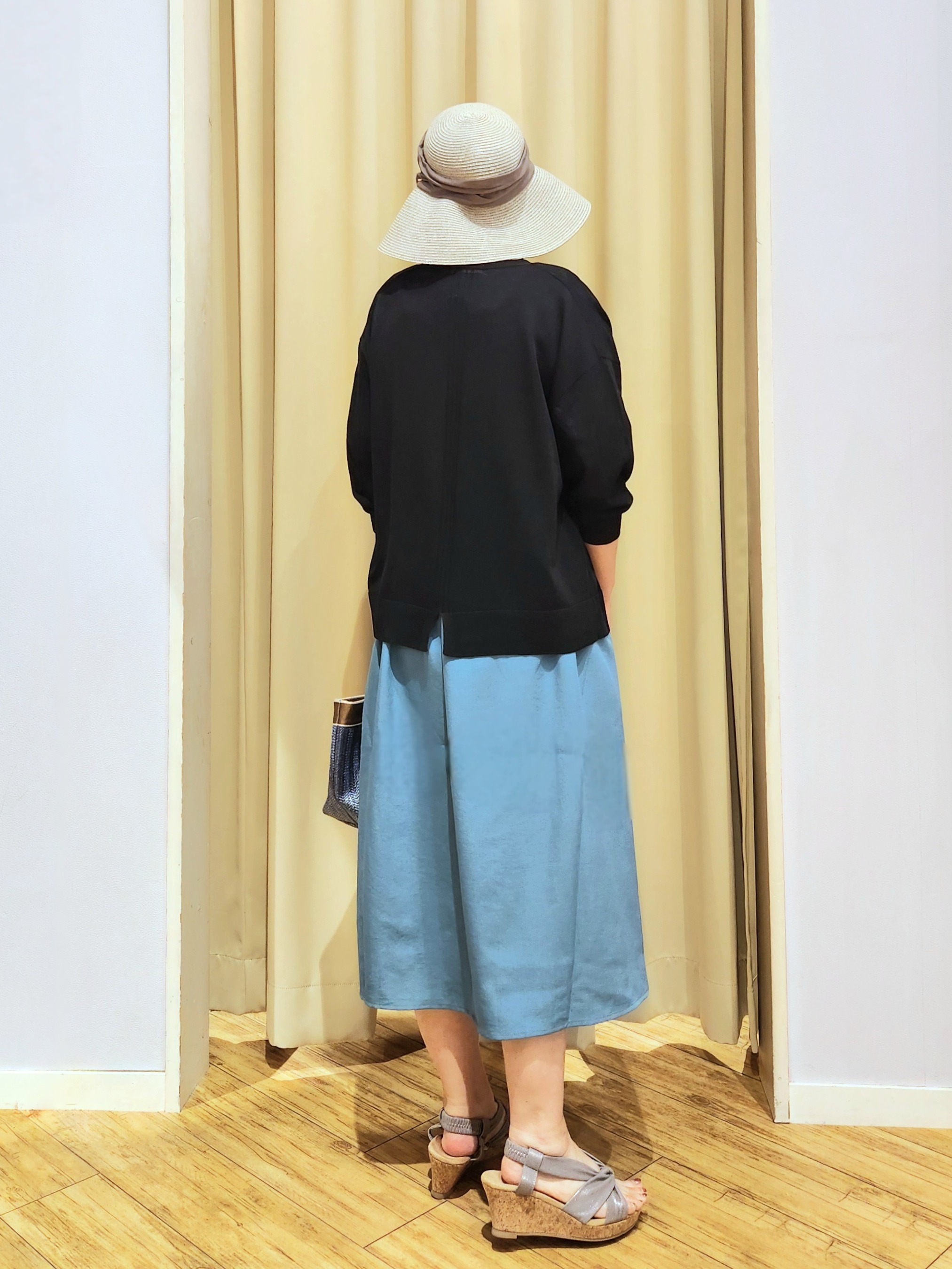 くまさんの「SHOO･LA･RUE｜【洗濯機可/体型カバー】ウエストシャーリングで女性らしく 麻調スキッパーサイドリボンワンピース」を使ったコーディネート