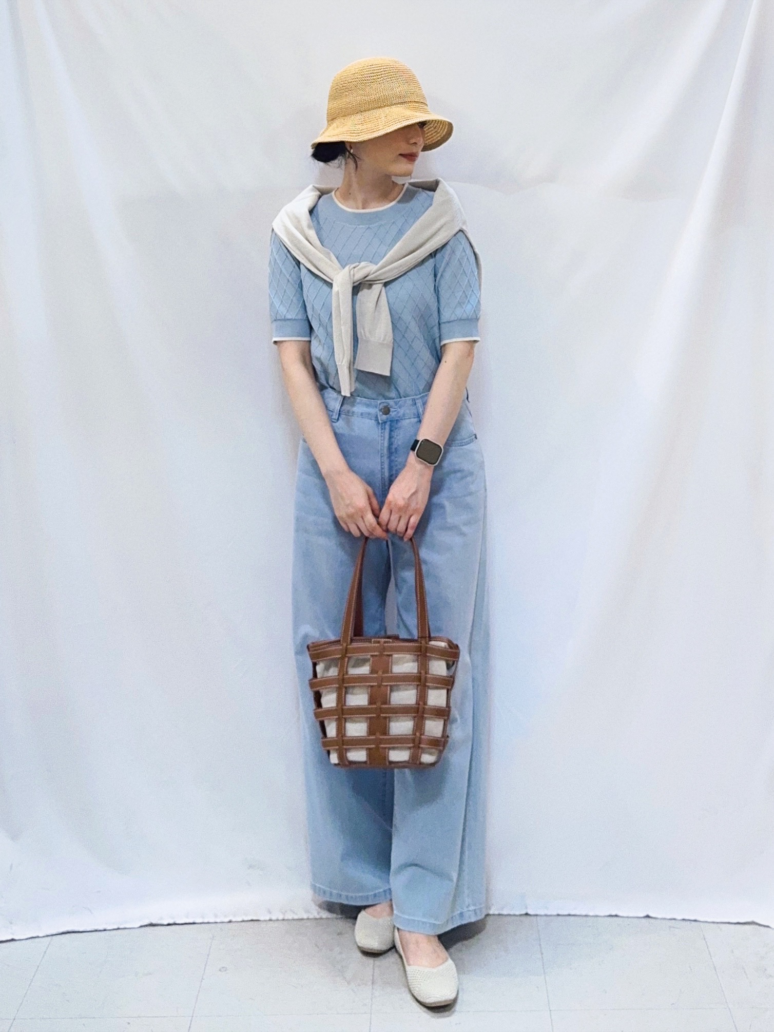 𝐇𝐢𝐫𝐨𝐦𝐢さんの「SHOO･LA･RUE｜【洗濯機可/UV/アンチピリング/S-LL】いろいろボタンが華やか クルーネックカーディガン」を使ったコーディネート
