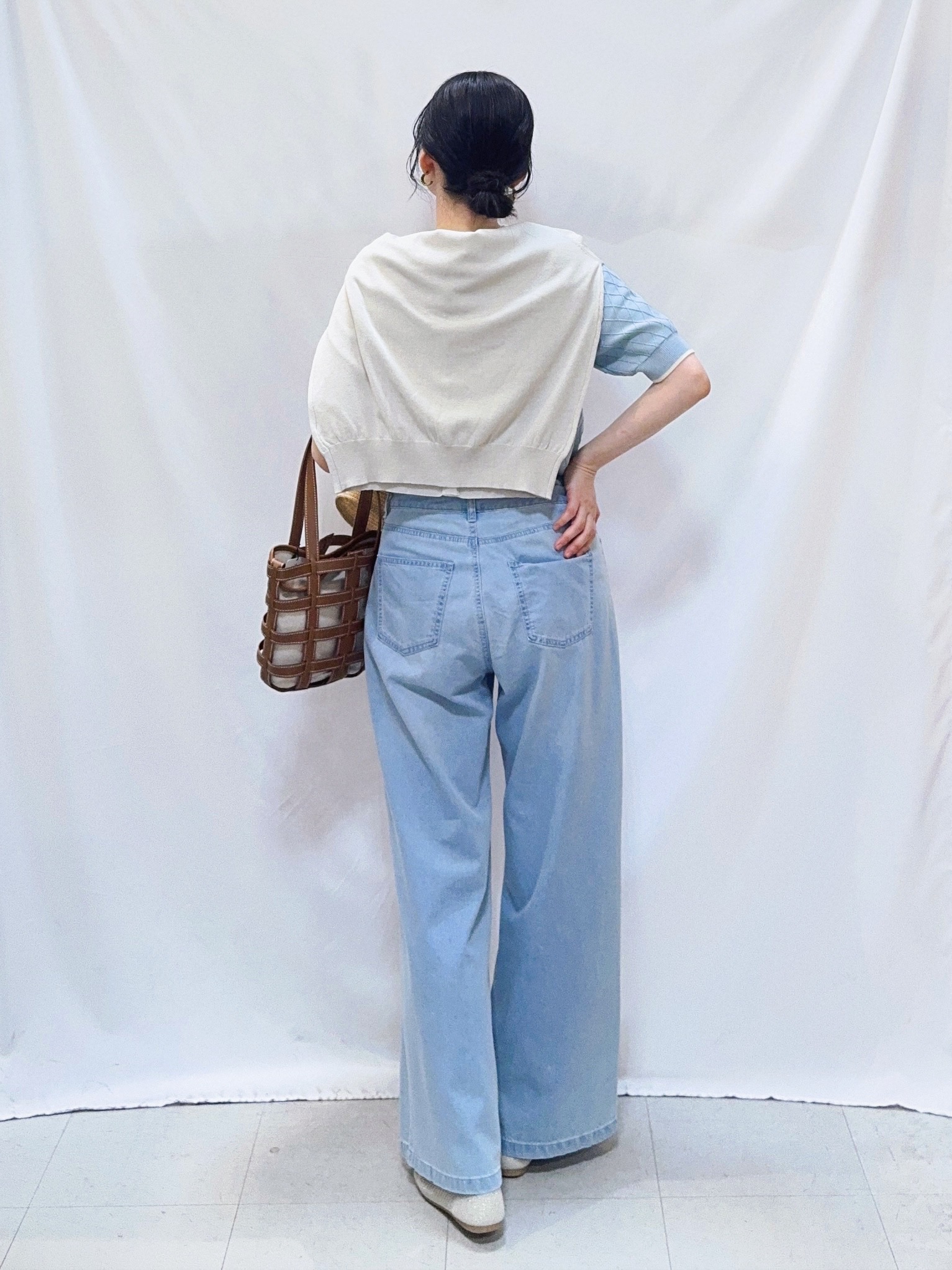 𝐇𝐢𝐫𝐨𝐦𝐢さんの「SHOO･LA･RUE｜【洗濯機可/UV/アンチピリング/S-LL】いろいろボタンが華やか クルーネックカーディガン」を使ったコーディネート