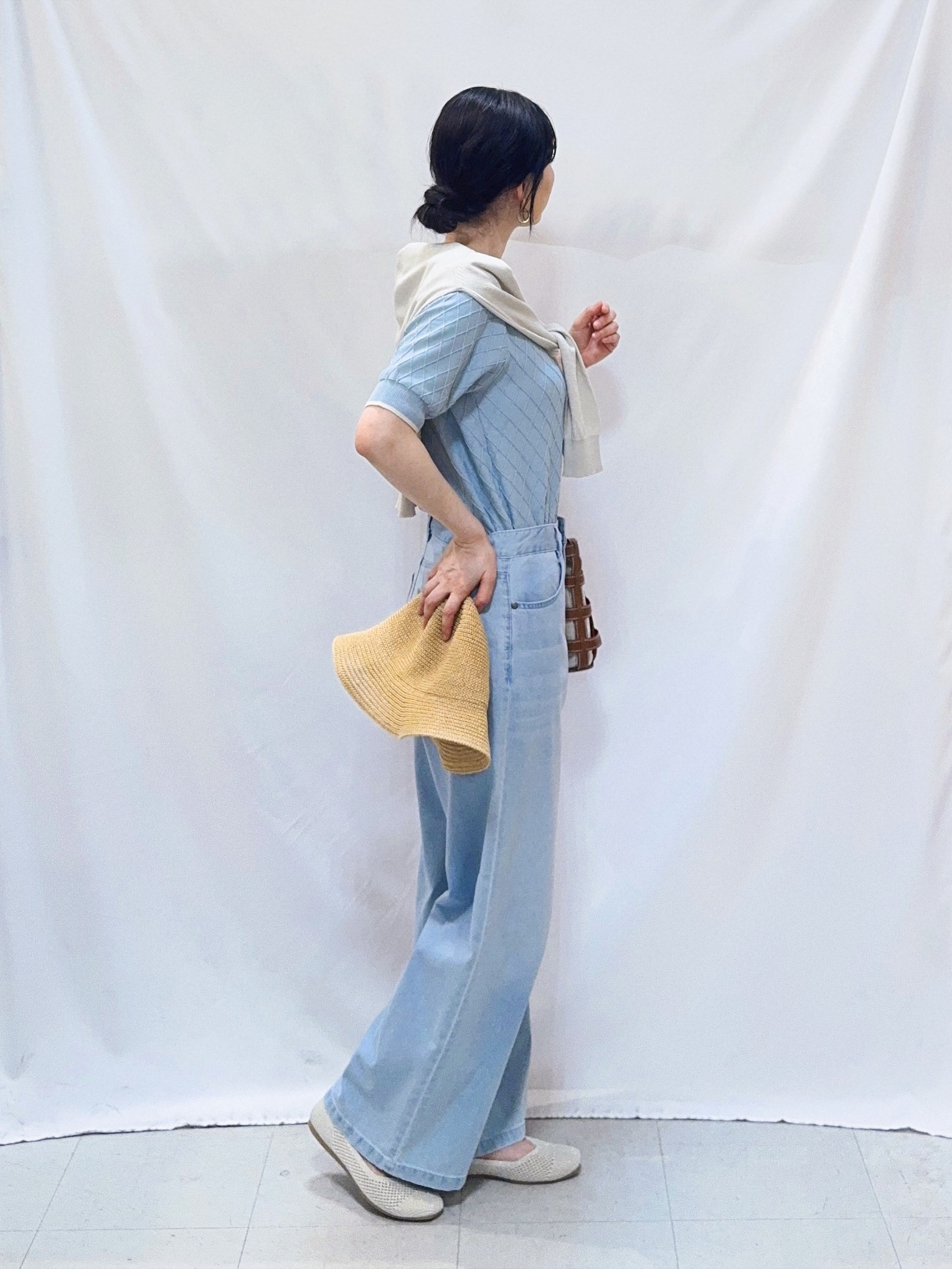 𝐇𝐢𝐫𝐨𝐦𝐢さんの「SHOO･LA･RUE｜【洗濯機可/UV/アンチピリング/S-LL】いろいろボタンが華やか クルーネックカーディガン」を使ったコーディネート