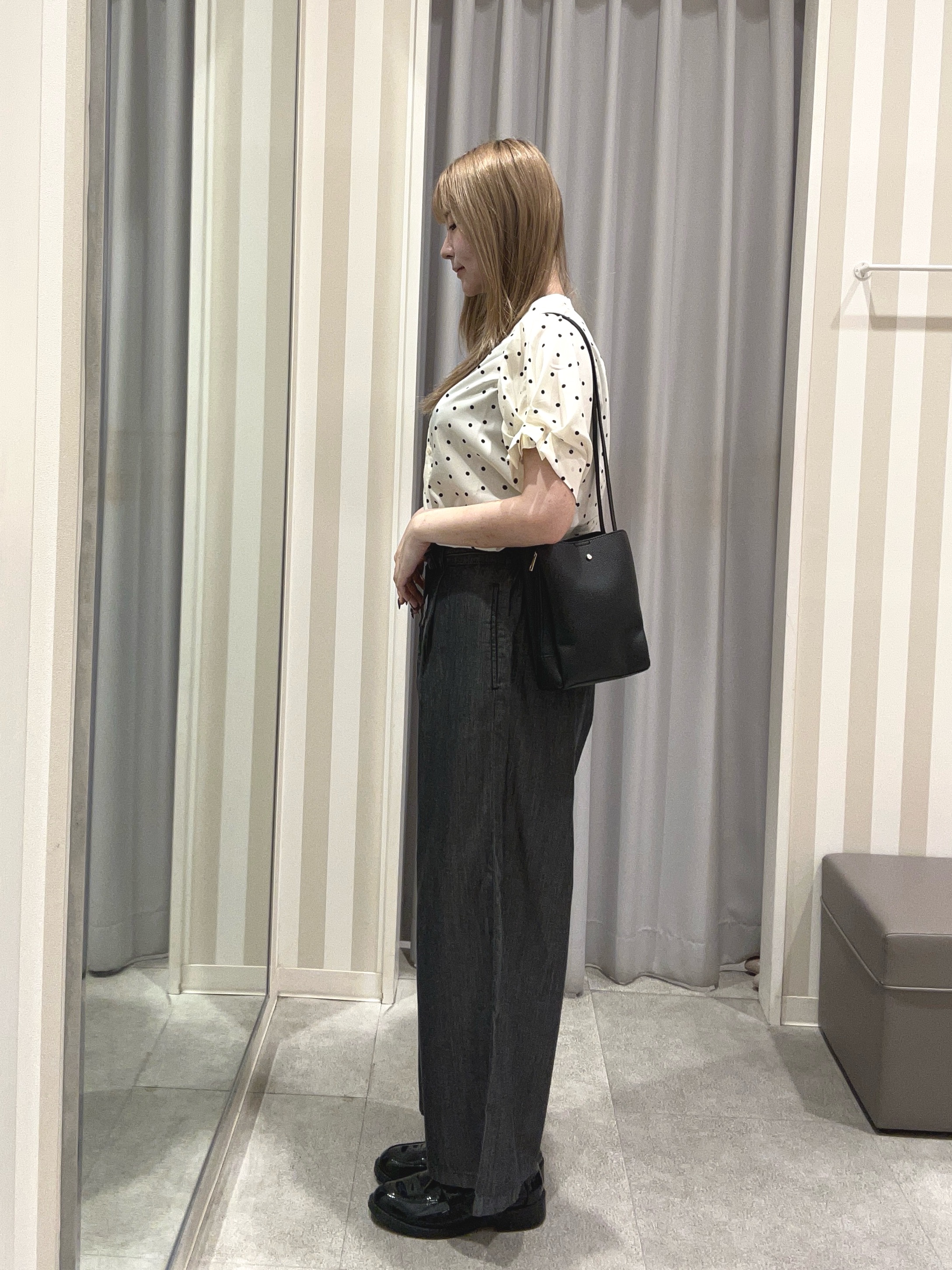 美空さんの「SHOO･LA･RUE｜【洗濯機可／洗濯後しわになりにくい】大人の甘さをプラスする ドット柄袖タックブラウス」を使ったコーディネート