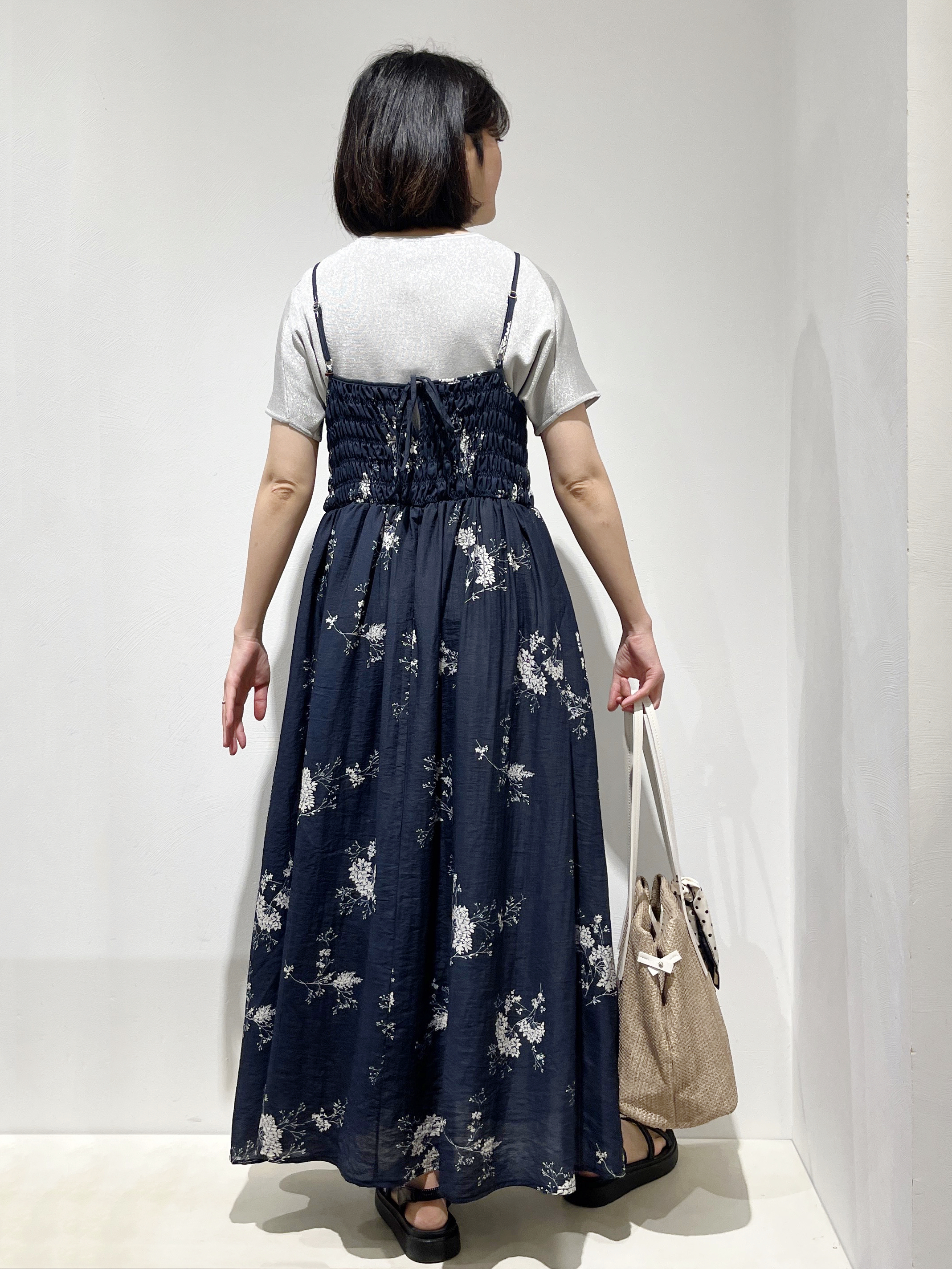 Fujiharuさんの「grove｜【洗える】大人のシャーリングキャミワンピース」を使ったコーディネート