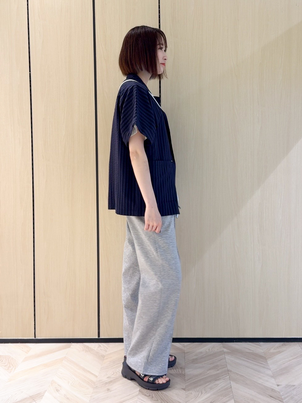 𝐜𝐡𝐢𝐤𝐚さんの「SHOO･LA･RUE｜【S-LL/吸水速乾/セットアップ可】羽織るだけで主役になる サッカーストライプシャツジャケット」を使ったコーディネート