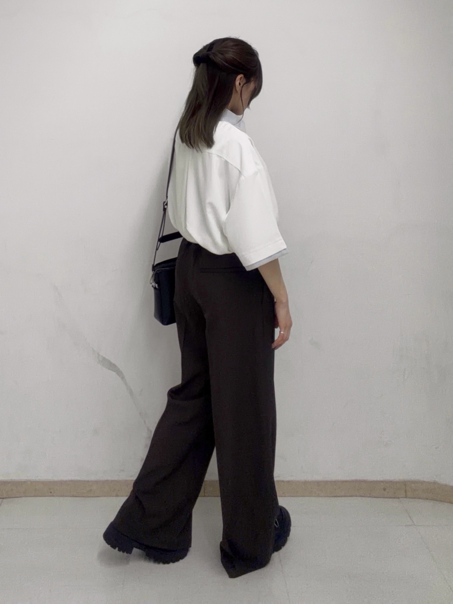 nori さんの「tk.TAKEO KIKUCHI｜【さらりタッチ】クレリックレギュラーシャツ/ドレープ/配色襟/バイカラー/美シルエット/夏服」を使ったコーディネート