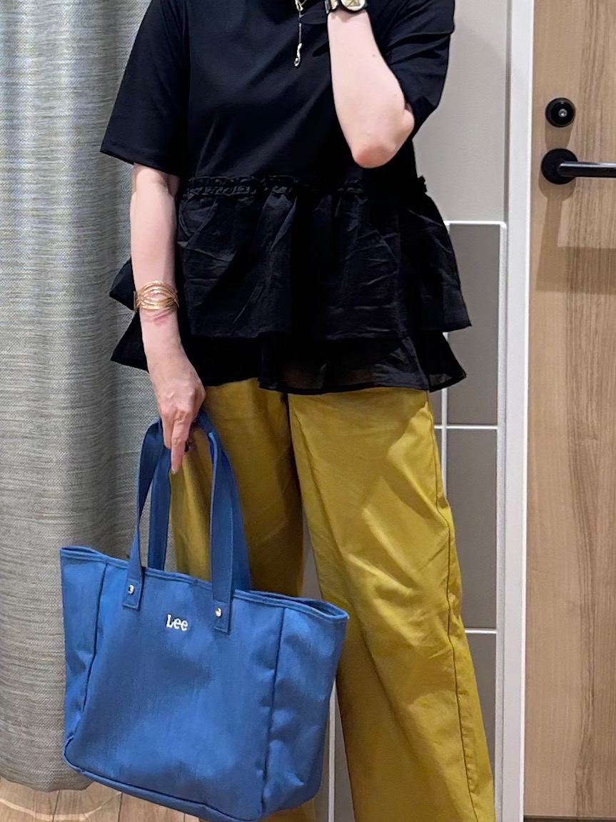 よっしーさんの「grove｜【体型カバー】INせず決まる、ウエストシアーフリルTシャツ」を使ったコーディネート