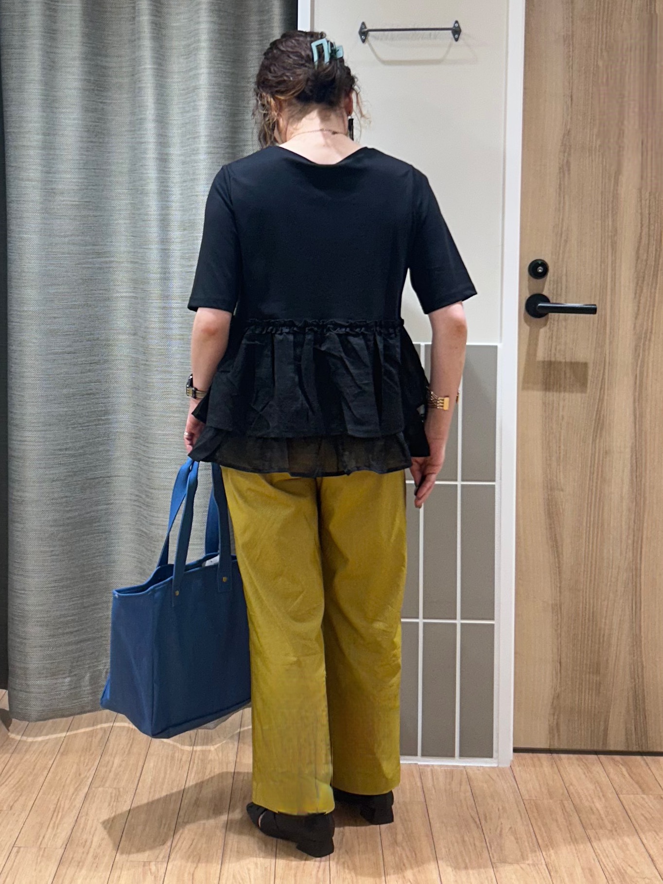 よっしーさんの「grove｜【体型カバー】INせず決まる、ウエストシアーフリルTシャツ」を使ったコーディネート