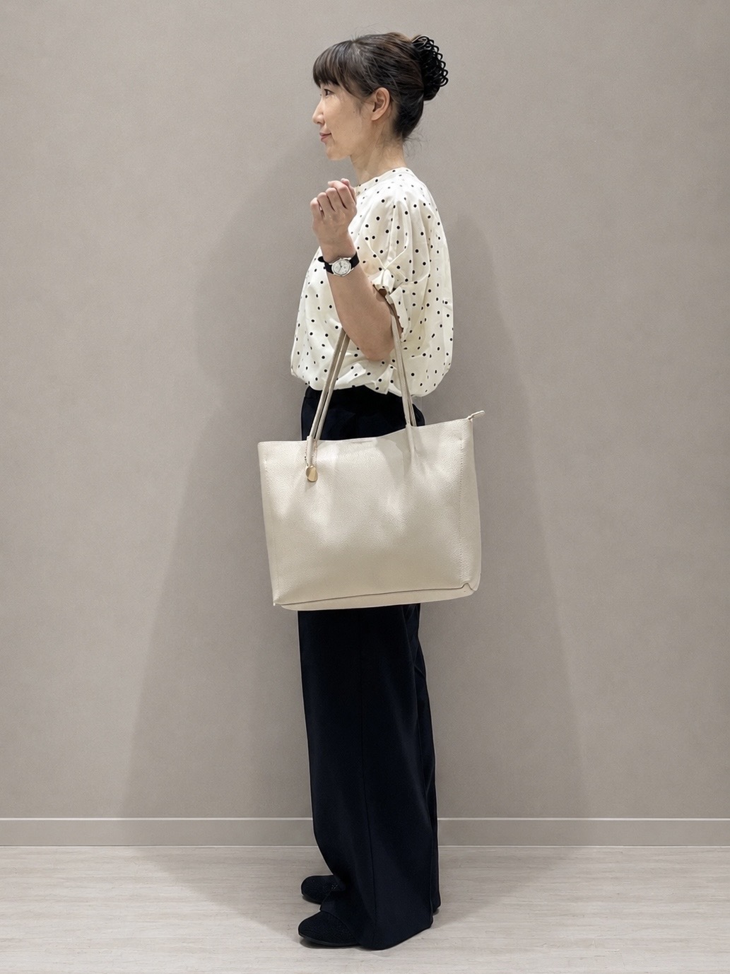 まつみさんの「SHOO･LA･RUE｜【洗濯機可／洗濯後しわになりにくい】大人の甘さをプラスする ドット柄袖タックブラウス」を使ったコーディネート