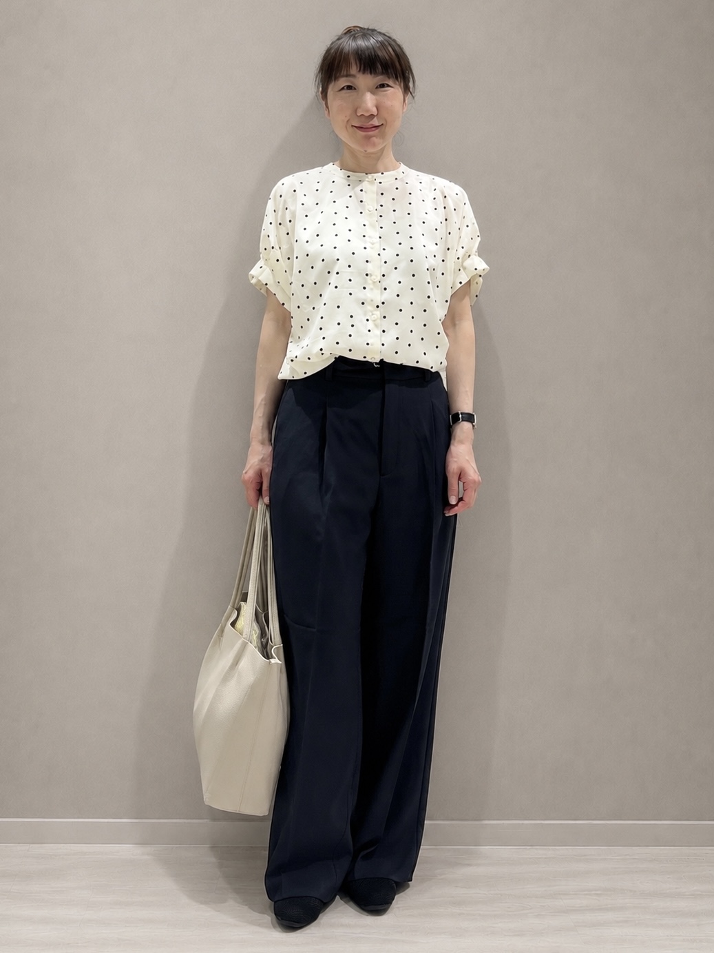 まつみさんの「SHOO･LA･RUE｜【洗濯機可／洗濯後しわになりにくい】大人の甘さをプラスする ドット柄袖タックブラウス」を使ったコーディネート