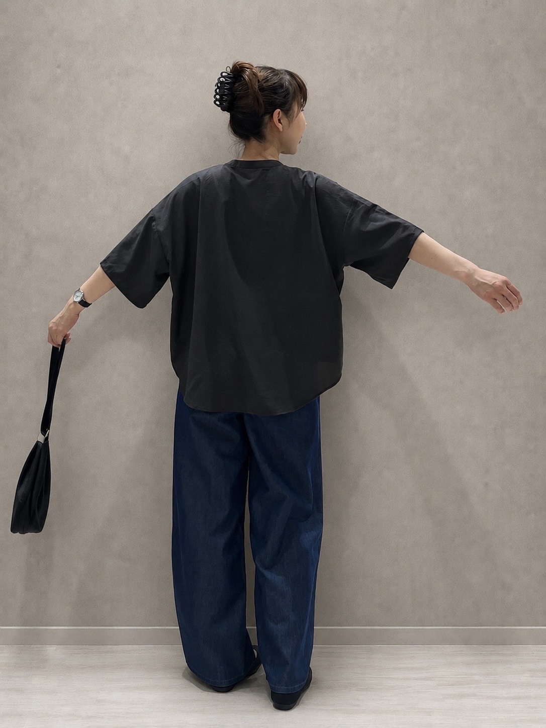 まつみさんの「SHOO･LA･RUE｜【洗濯機可/S-LL】大人の抜け感 ゆるっと5分袖シャツ」を使ったコーディネート