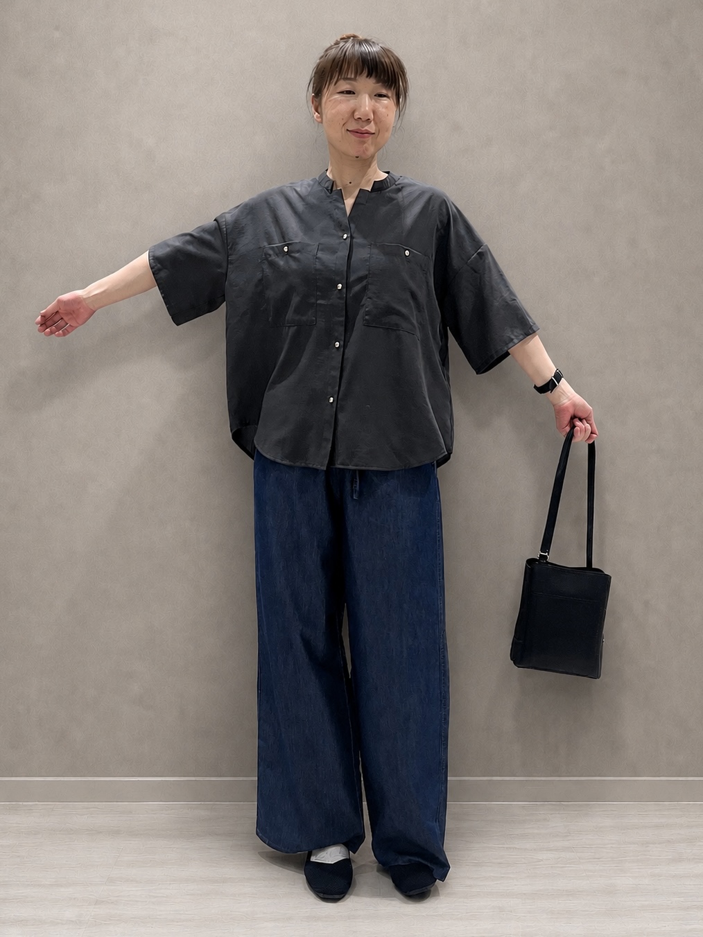 まつみさんの「SHOO･LA･RUE｜【洗濯機可/S-LL】大人の抜け感 ゆるっと5分袖シャツ」を使ったコーディネート