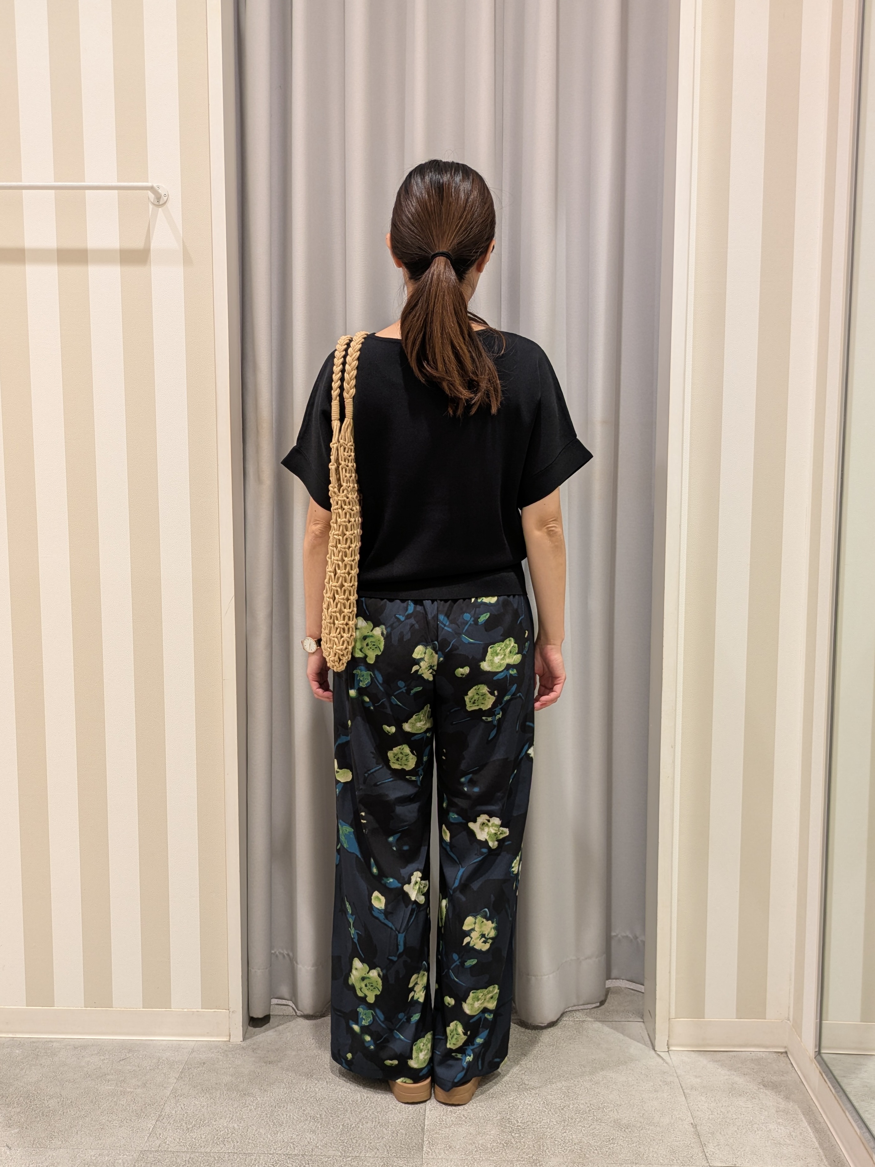 𝐂𝐡𝐢𝐢 &hearts;(ちー)さんの「SHOO･LA･RUE｜【毎日洗える/UV】二の腕隠れる さらっとドルマン半袖ニット」を使ったコーディネート