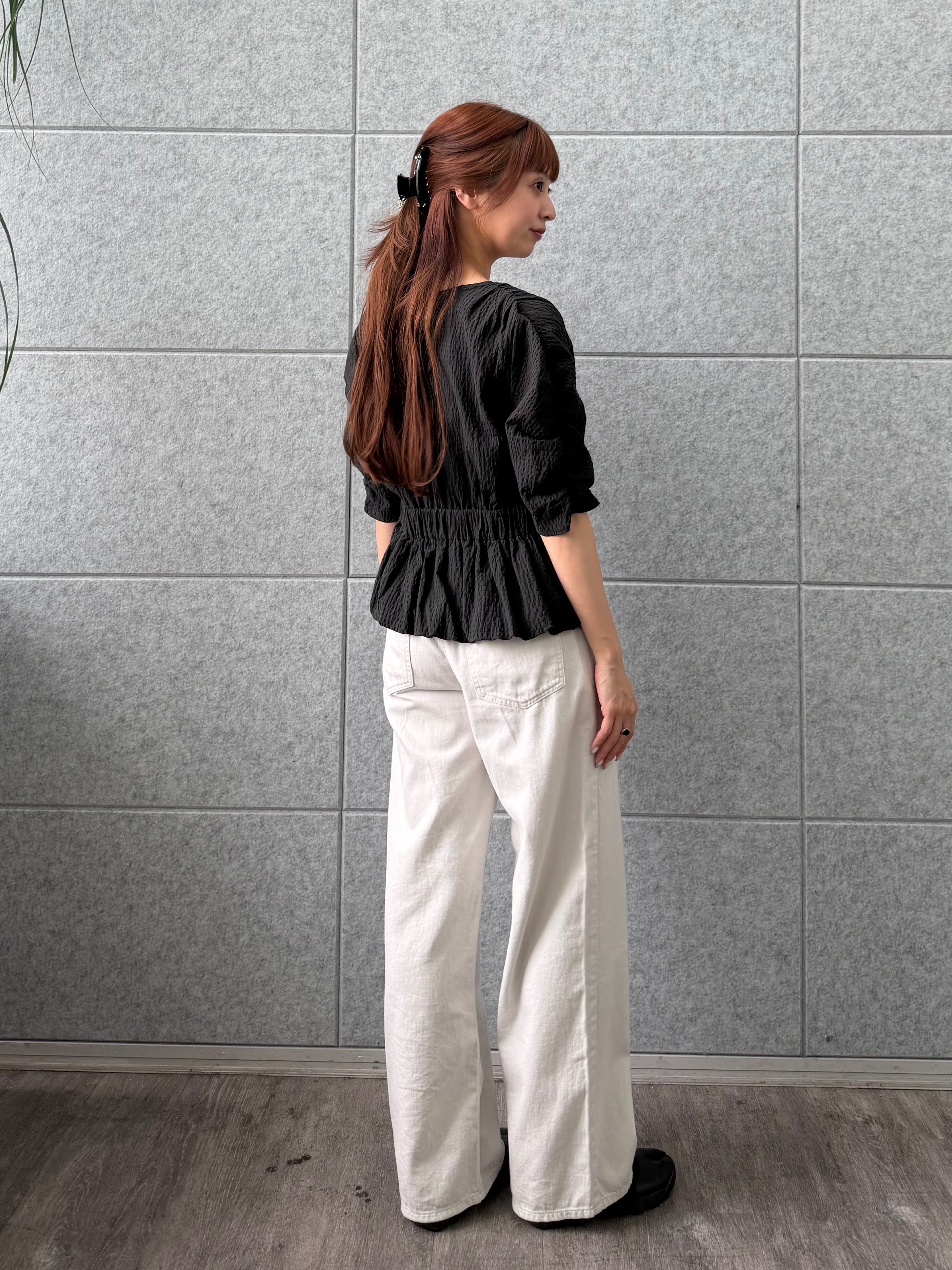 kanamiさんの「CODE A｜front ribbon peplum blouse」を使ったコーディネート