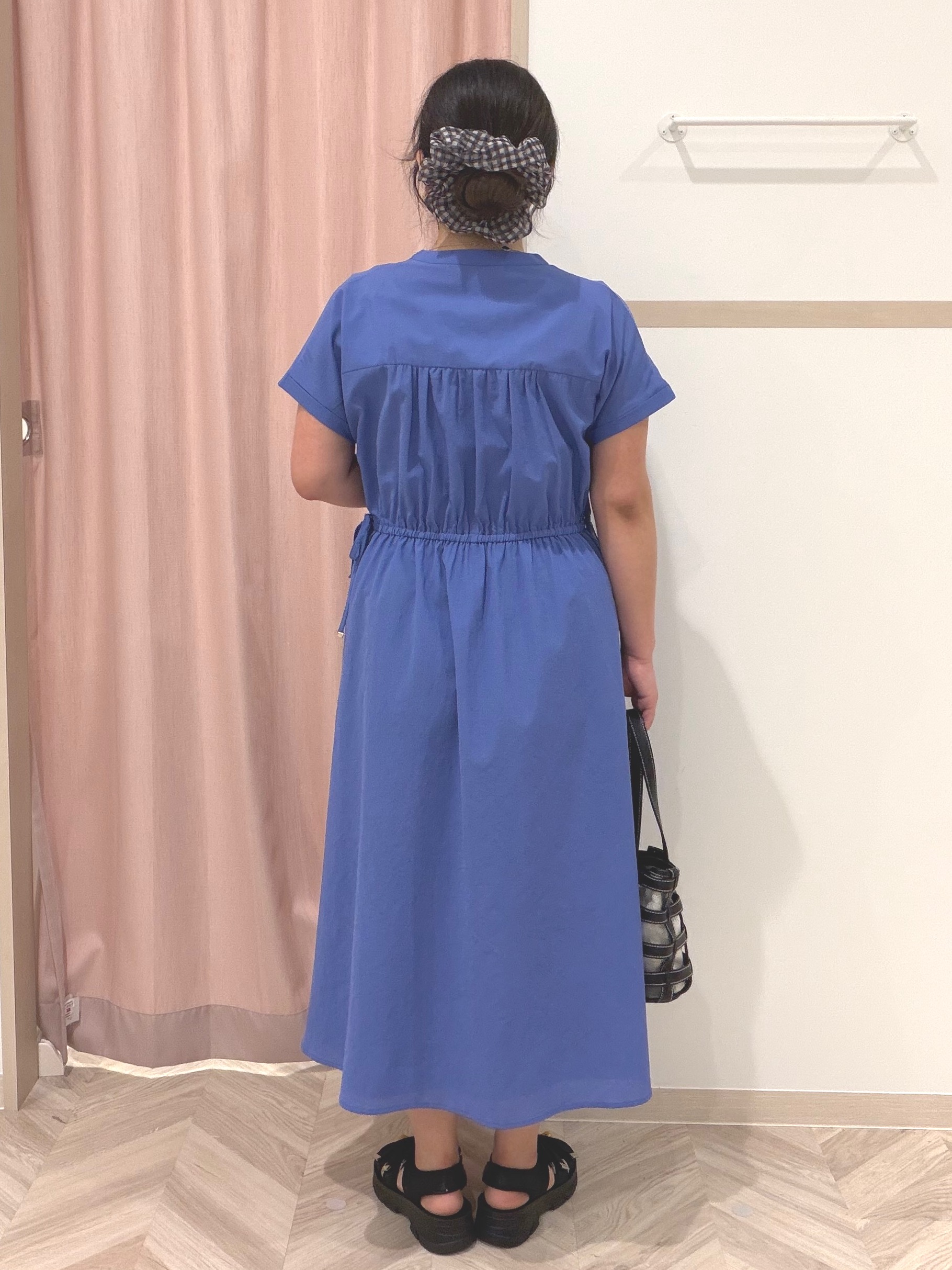 まちゃんなちゃんさんの「SHOO･LA･RUE｜【S-LL/UV/吸水速乾/洗濯機可】通気性〇 ギャザーリボンワンピース」を使ったコーディネート