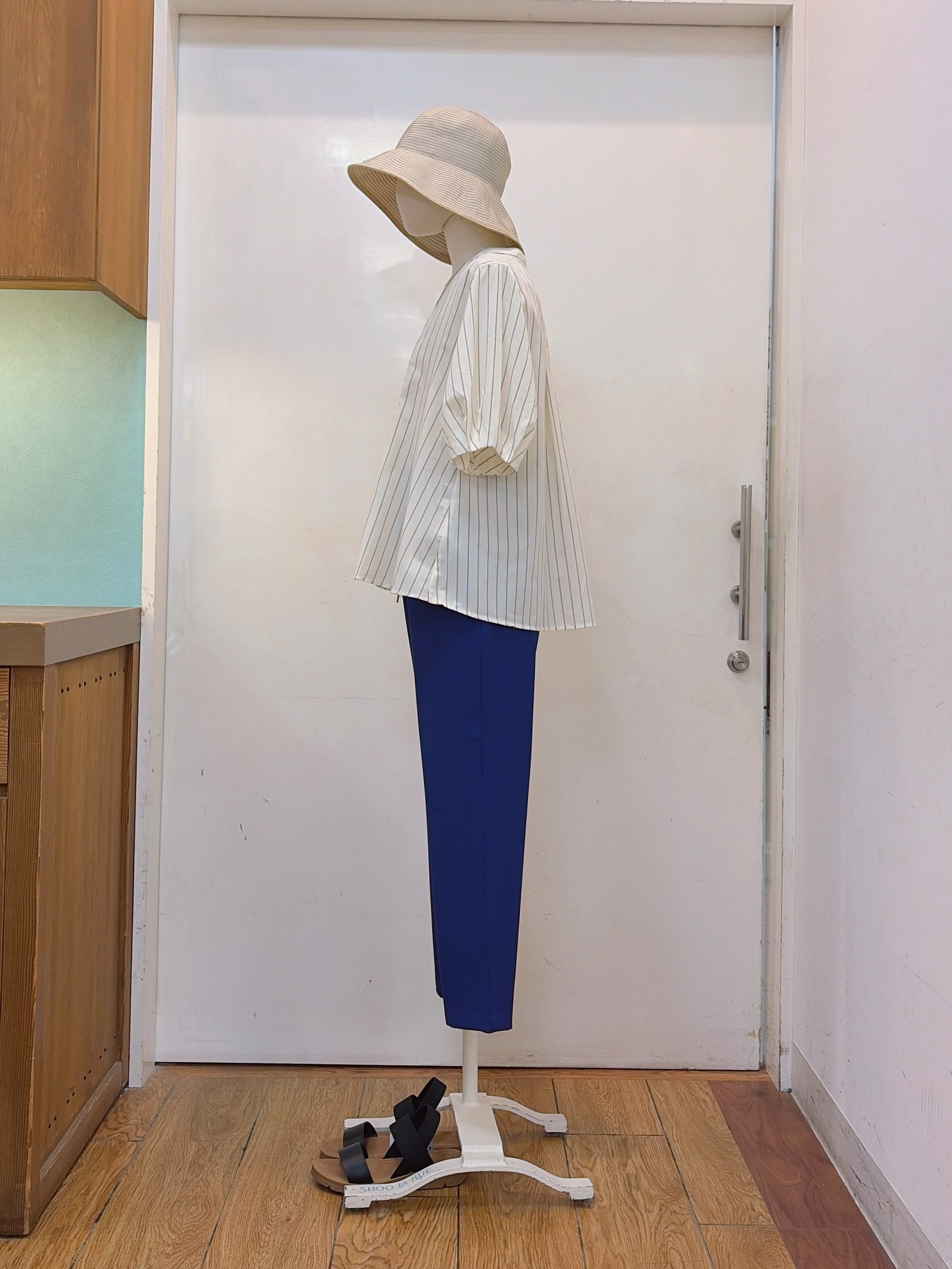 蒼さんの「SHOO･LA･RUE｜【高レビュー/洗濯後しわになりにくい/インせず着られる】自然に体型カバー 麻調ペプラムブラウス」を使ったコーディネート