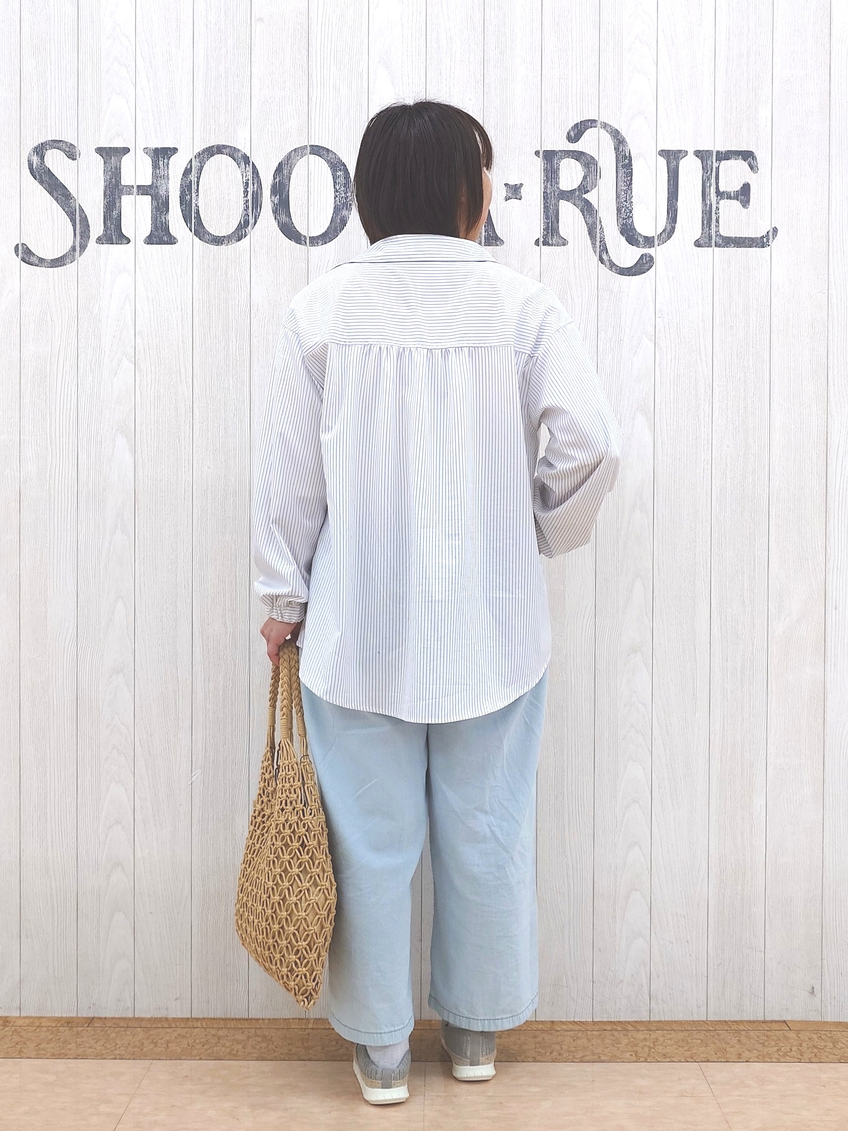 とろろさんの「SHOO･LA･RUE｜【UV/吸水速乾/洗濯後しわになりにくい】ラッシュガードにもなる ストライプシャツ」を使ったコーディネート