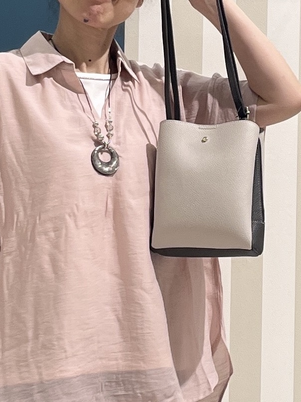まつみさんの「SHOO･LA･RUE｜【2点セット/S-LL/洗濯機可】時短でコーデ決まる スラブスキッパーシャツ＋タンクトップ」を使ったコーディネート
