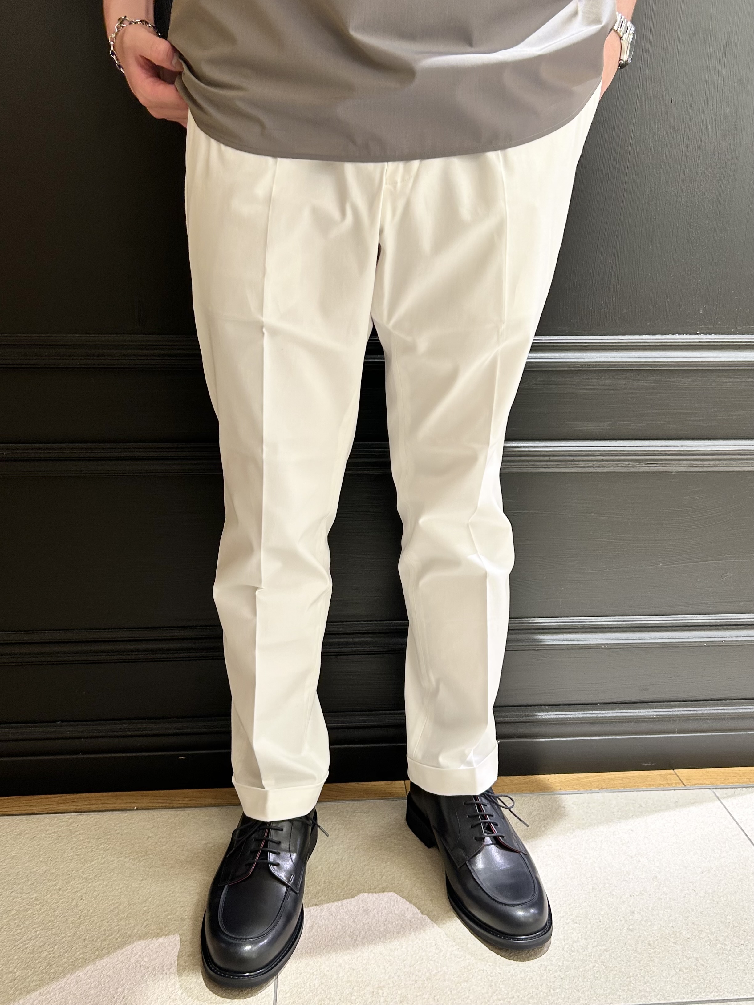 千葉亮太さんの「DRESSTERIOR｜◆イージーケア プルオーバーシャツ」を使ったコーディネート
