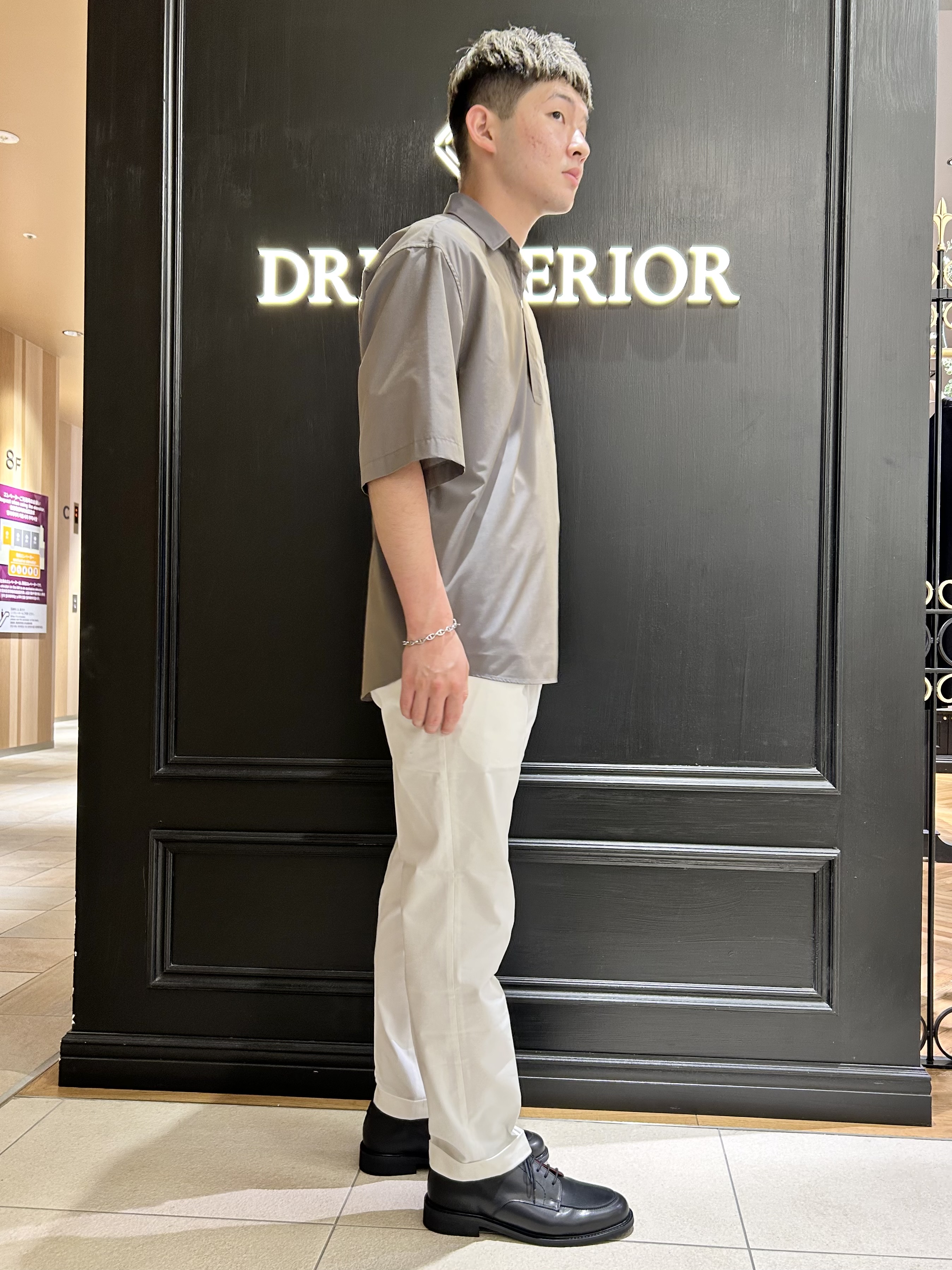 千葉亮太さんの「DRESSTERIOR｜◆イージーケア プルオーバーシャツ」を使ったコーディネート