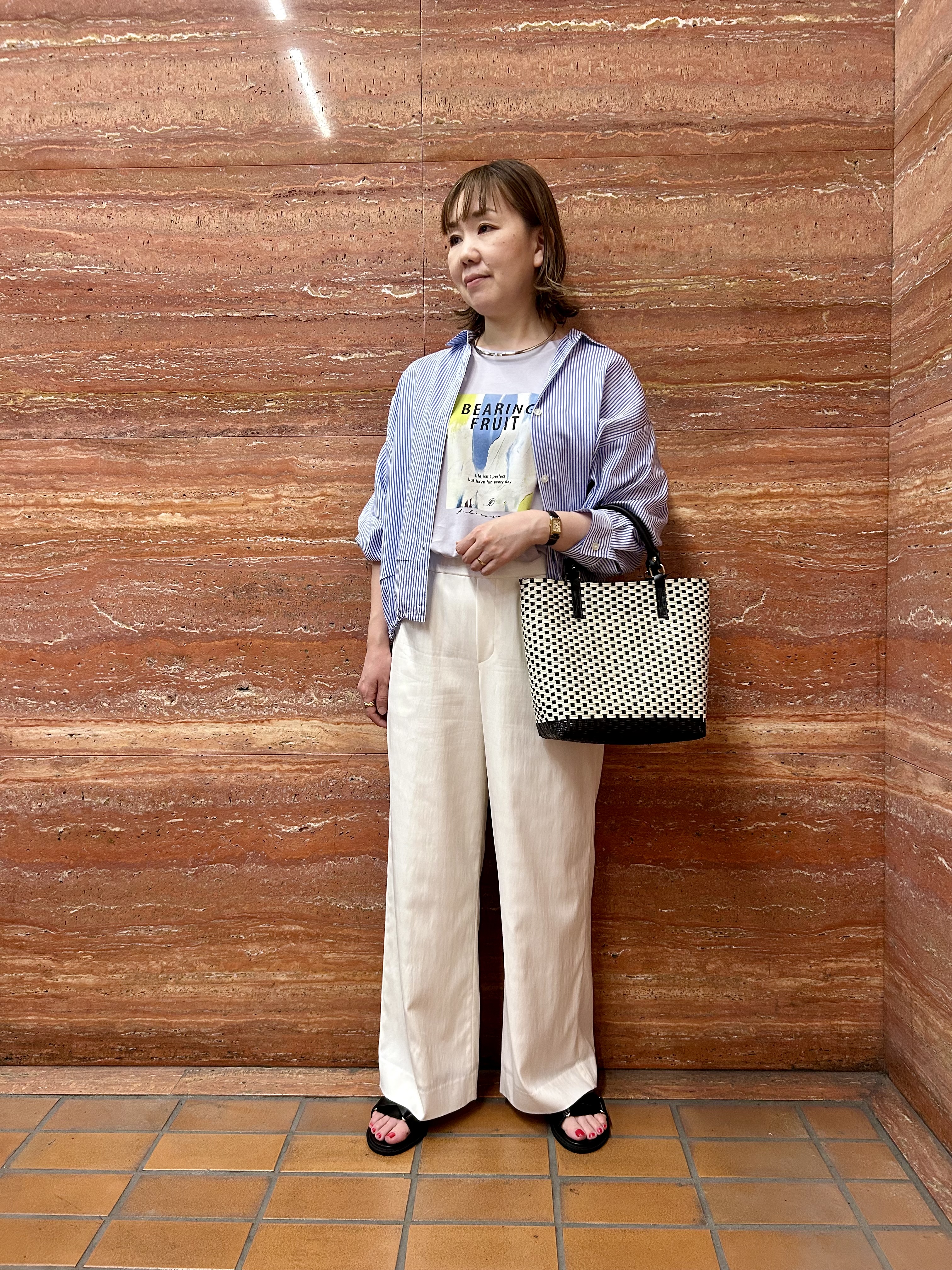 mariさんの「INDIVI｜【接触冷感／洗える／2WAY】ドロスト付 シアーシャンブレーシャツ」を使ったコーディネート