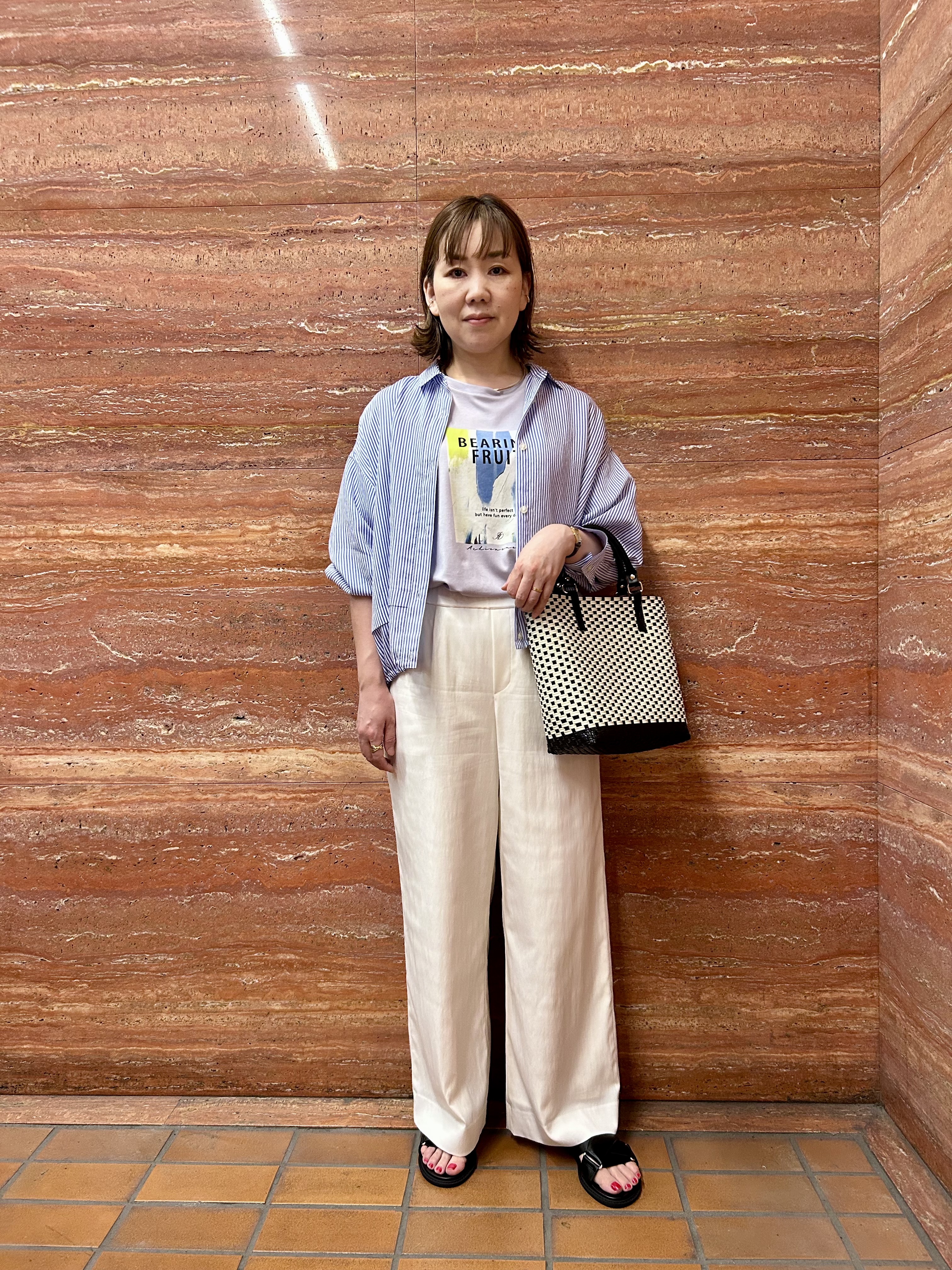 mariさんの「INDIVI｜【接触冷感／洗える／2WAY】ドロスト付 シアーシャンブレーシャツ」を使ったコーディネート