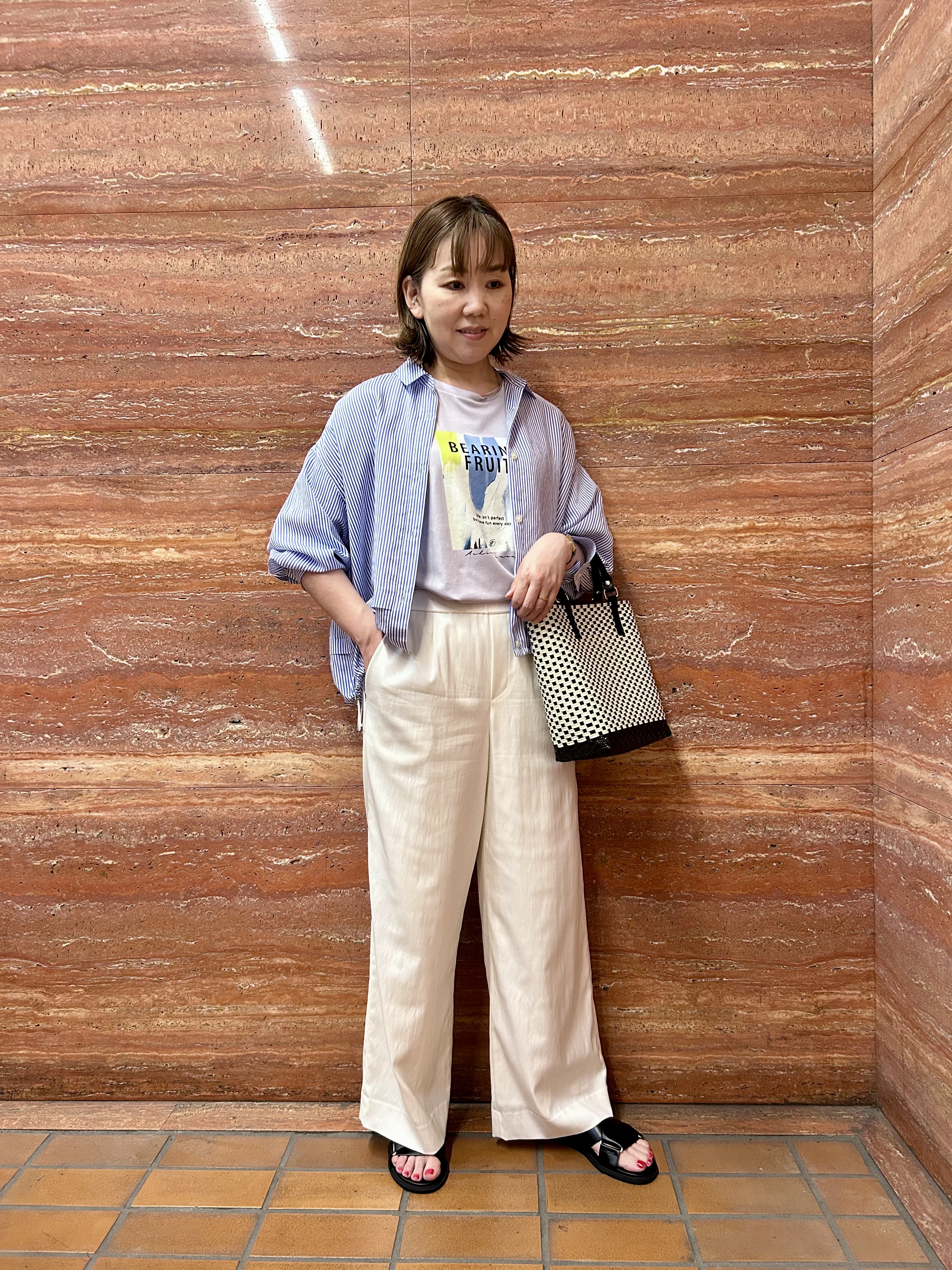 mariさんの「INDIVI｜【接触冷感／洗える／2WAY】ドロスト付 シアーシャンブレーシャツ」を使ったコーディネート