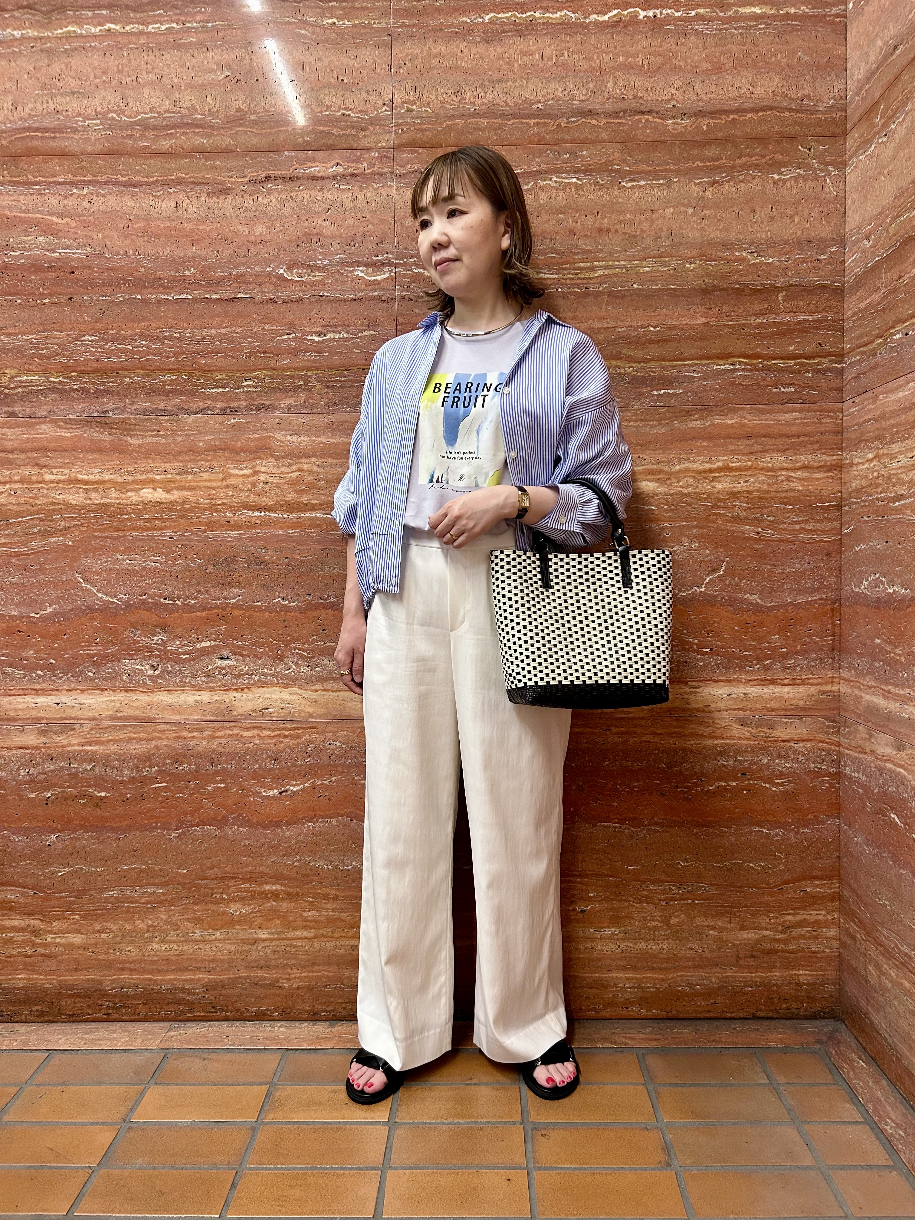 mariさんの「INDIVI｜【接触冷感／洗える／2WAY】ドロスト付 シアーシャンブレーシャツ」を使ったコーディネート