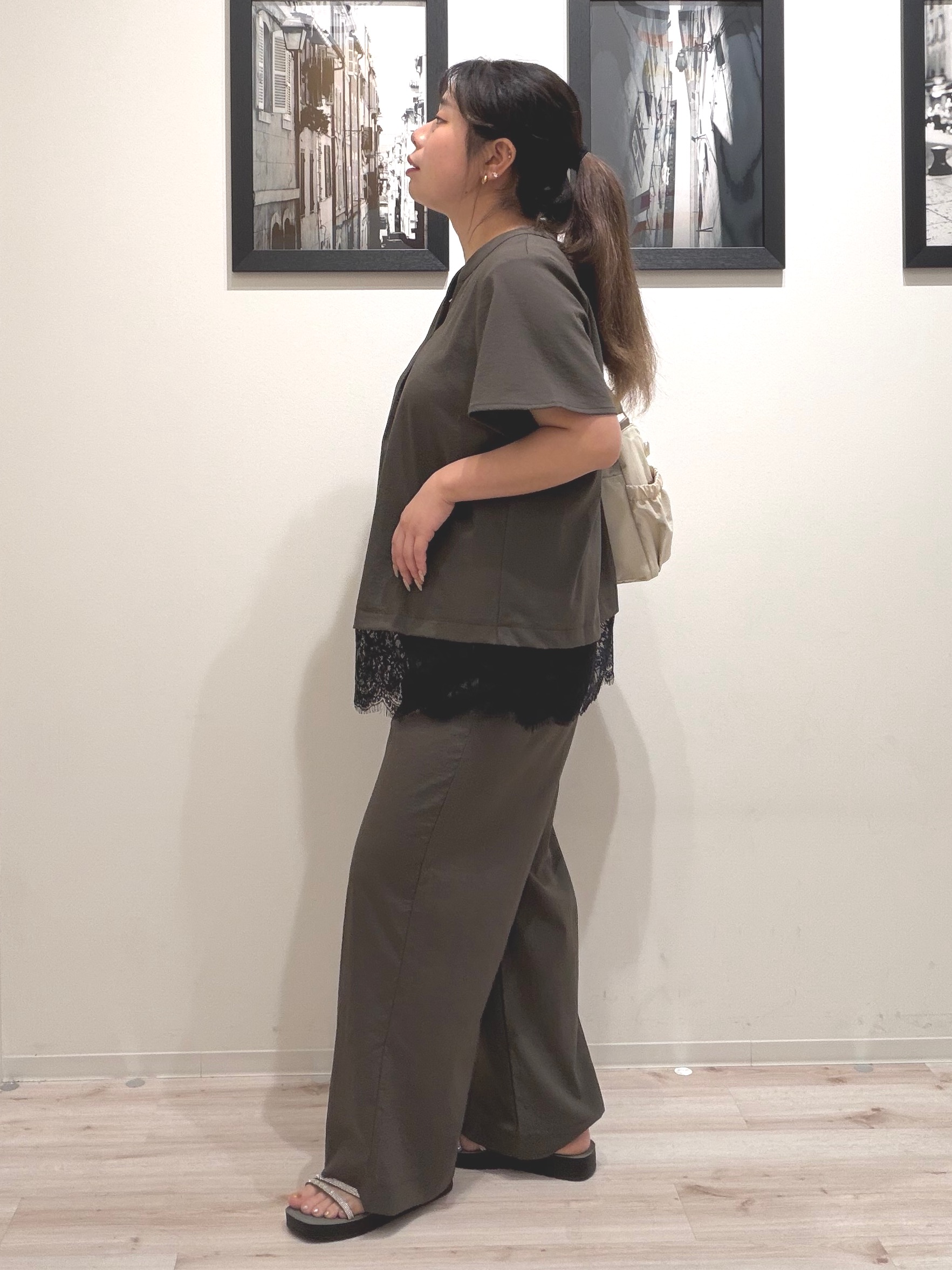 まちゃんなちゃんさんの「SHOO･LA･RUE｜【S-LL/洗濯機可】軽凛(かろりん) 楽に着られて上品 裾レーススキッパーブラウス」を使ったコーディネート
