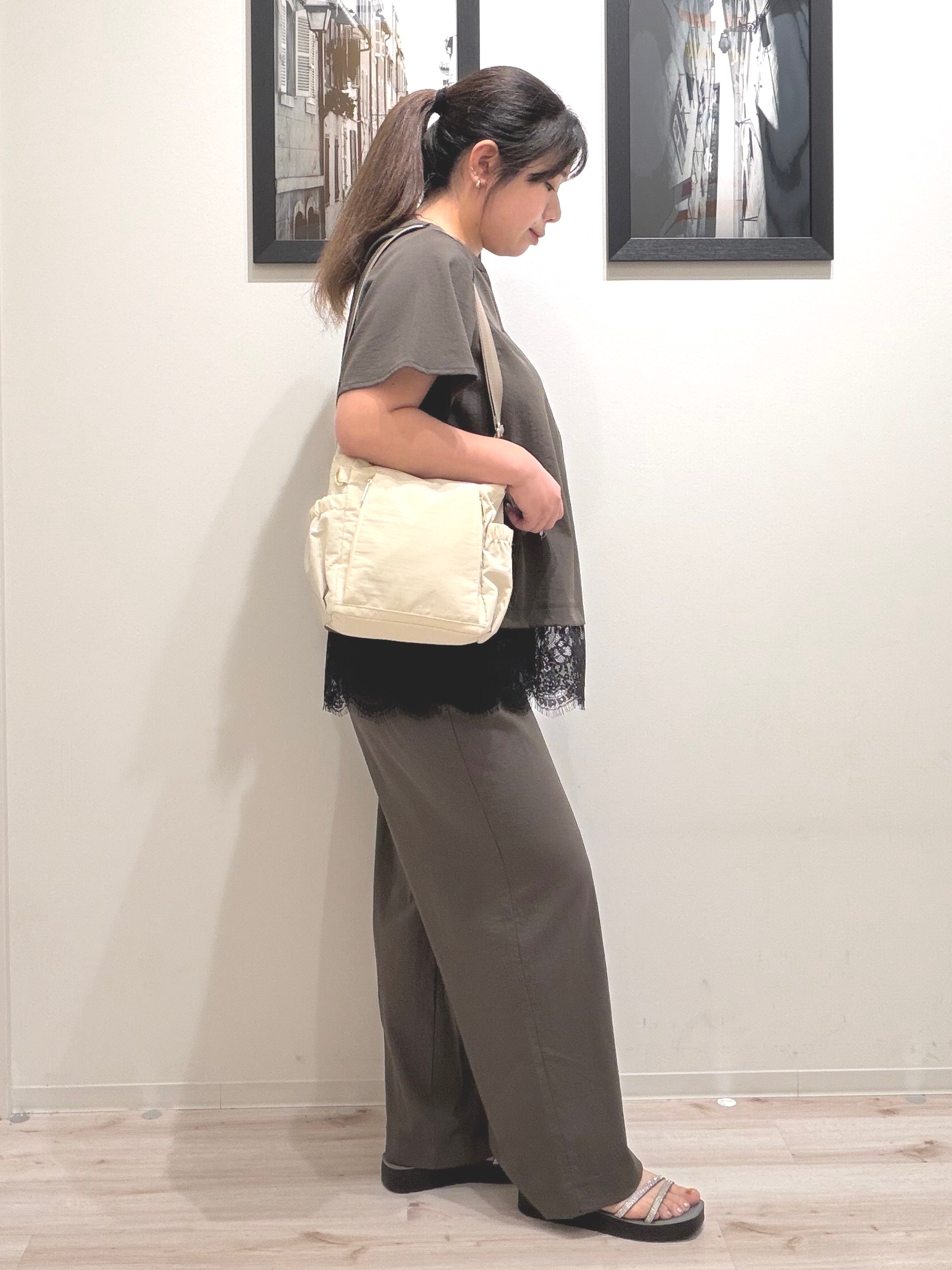 まちゃんなちゃんさんの「SHOO･LA･RUE｜【S-LL/洗濯機可】軽凛(かろりん) 楽に着られて上品 裾レーススキッパーブラウス」を使ったコーディネート